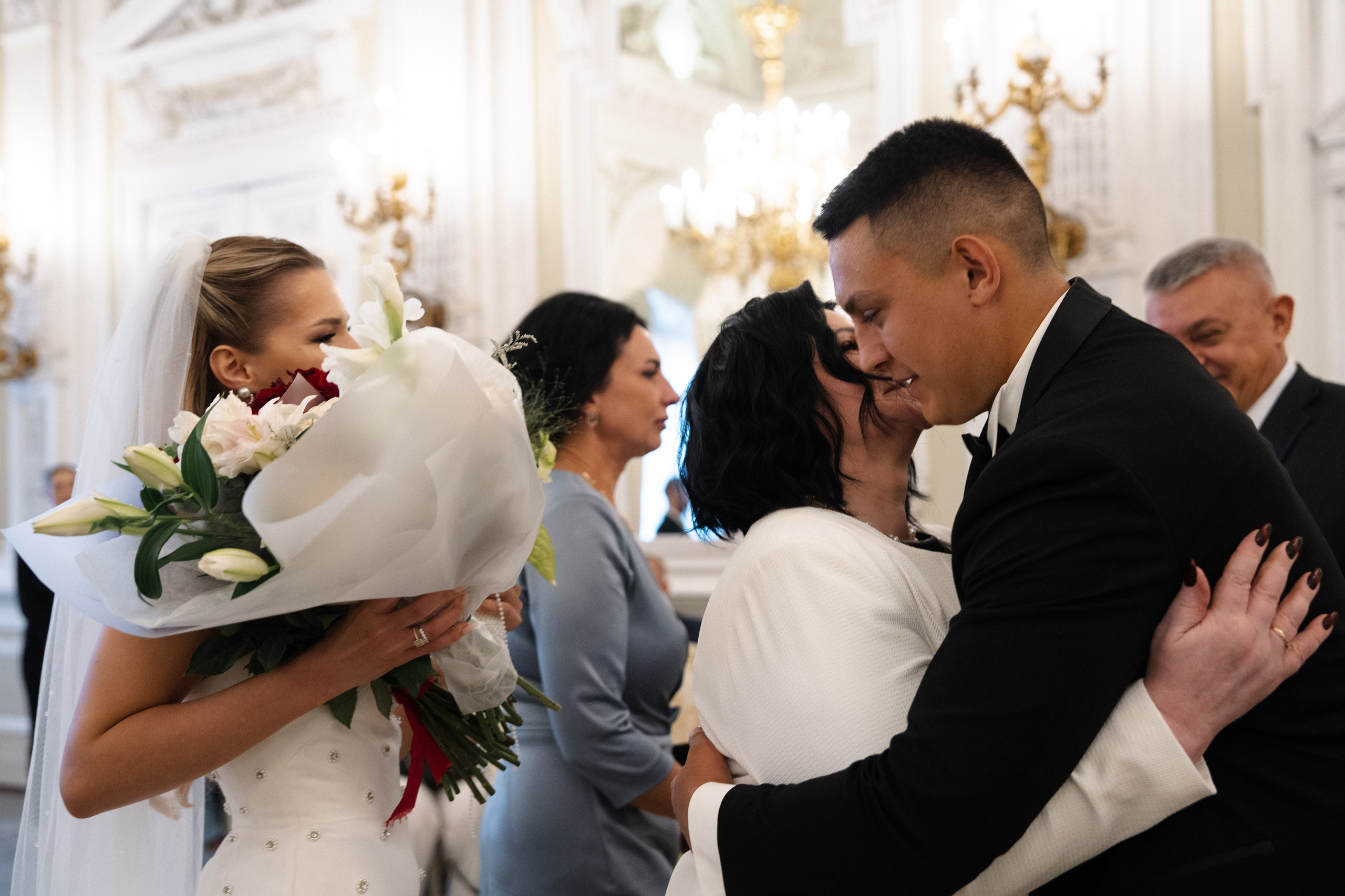 Виктория & Роман. Камерная городская свадьба в видовом ресторане в стиле современная классика. Свадебный фотограф организатор в Санкт-Петербурге Ассоль Опарина