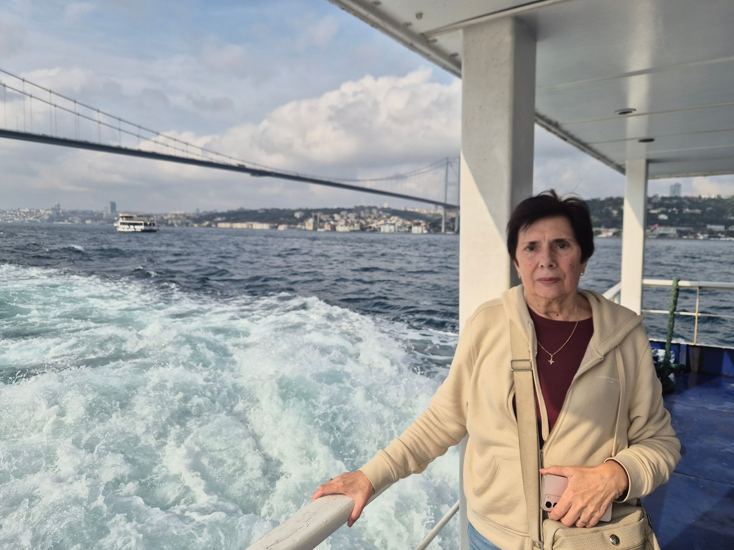 Белербей дворец закрыт лесами на ремонт. Отправились сразу дальше, в сторону Румели (Европейской) и Анадолу (Азиатской) хисари (крепостей)