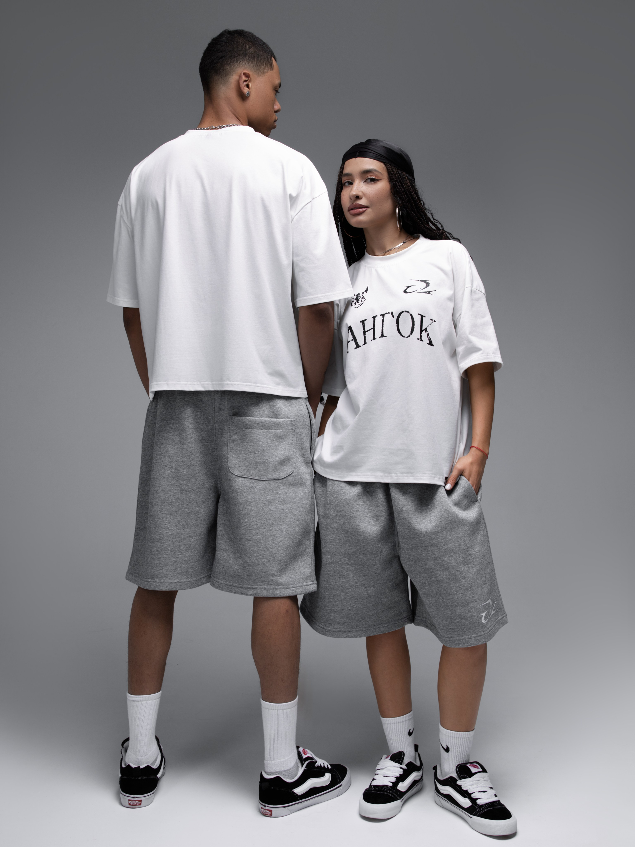 КАТАЛОГ | серый фон. RUNA production — стильные съемки для брендов