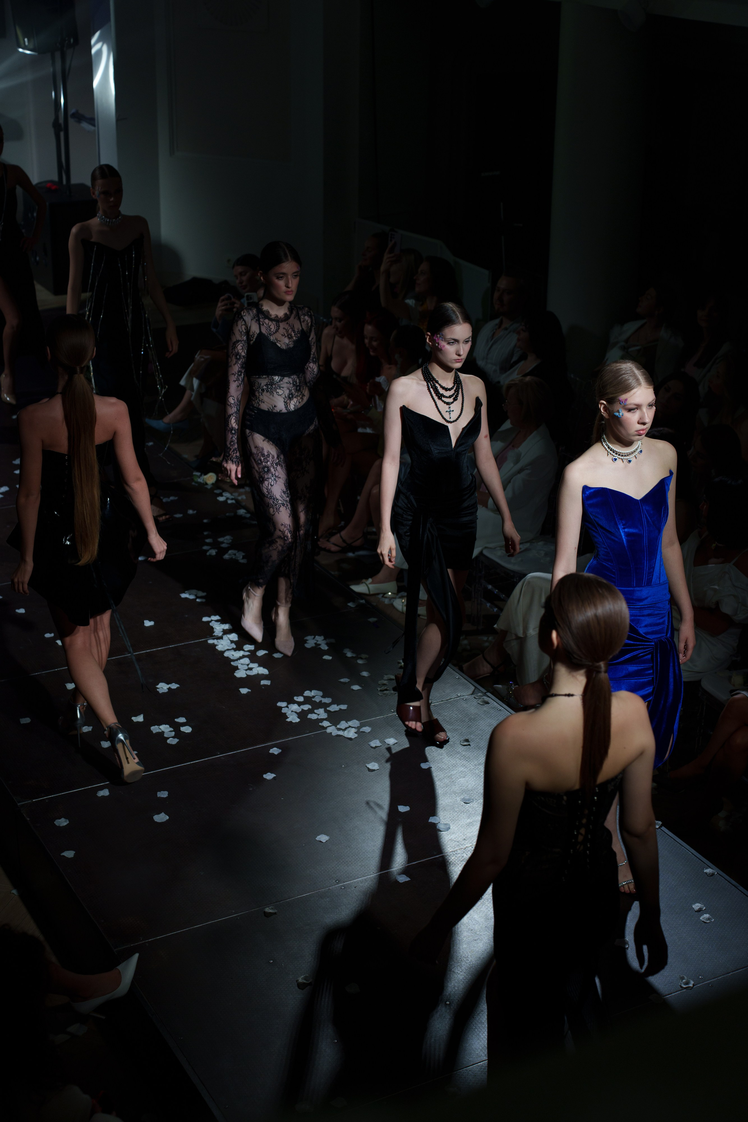 Репортаж |Модный показ Flower Inspiration |. Репортажный фотограф в Калининграде Екатерина Суханова