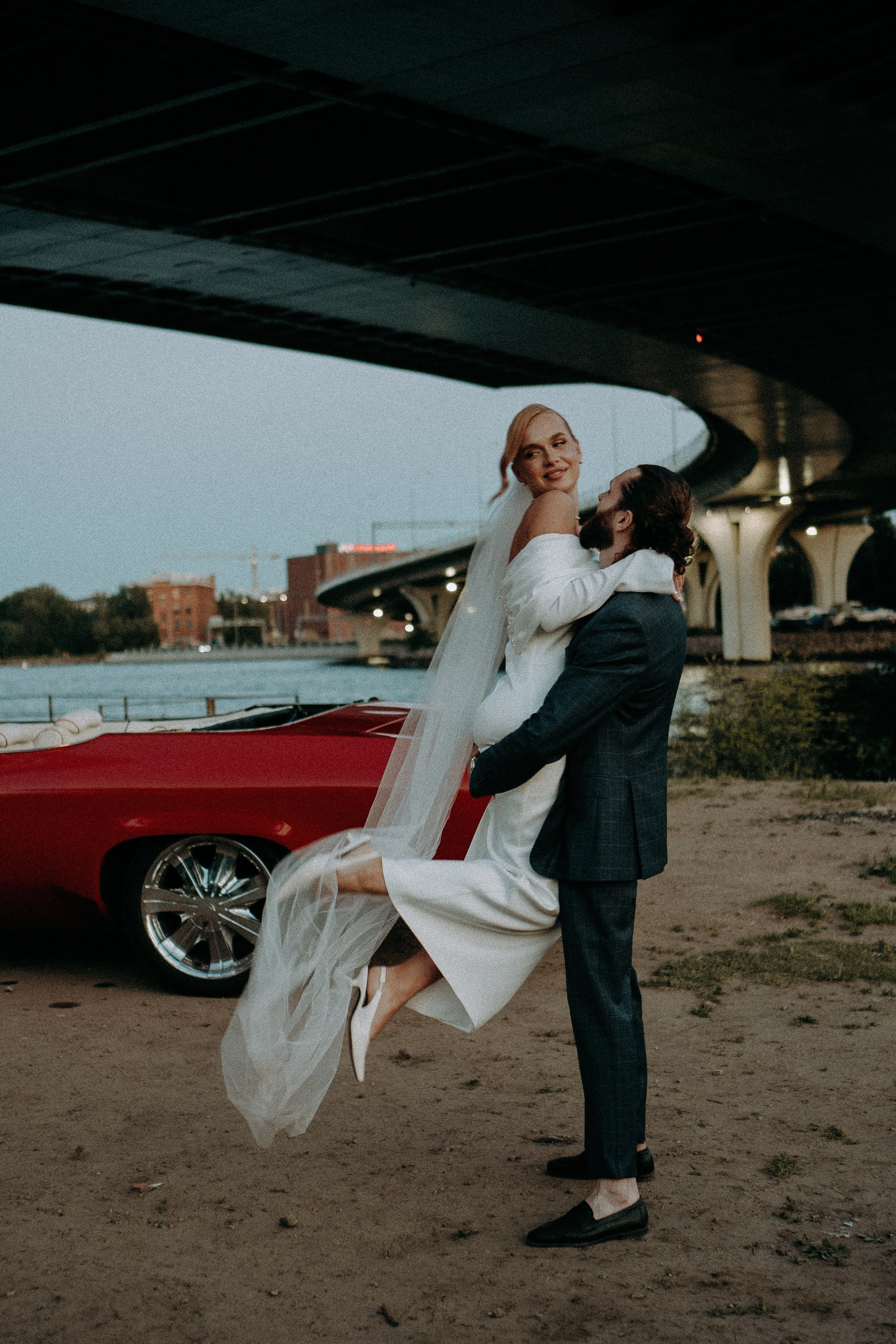 СВАДЕБНАЯ СЬЕМКА ВОЗЛЕ МСОТА БЕТАНКУРА НА КАБРИОЛЕТЕ. Профессиональный фотограф, Санкт-Петербург — Виктория Богомолова