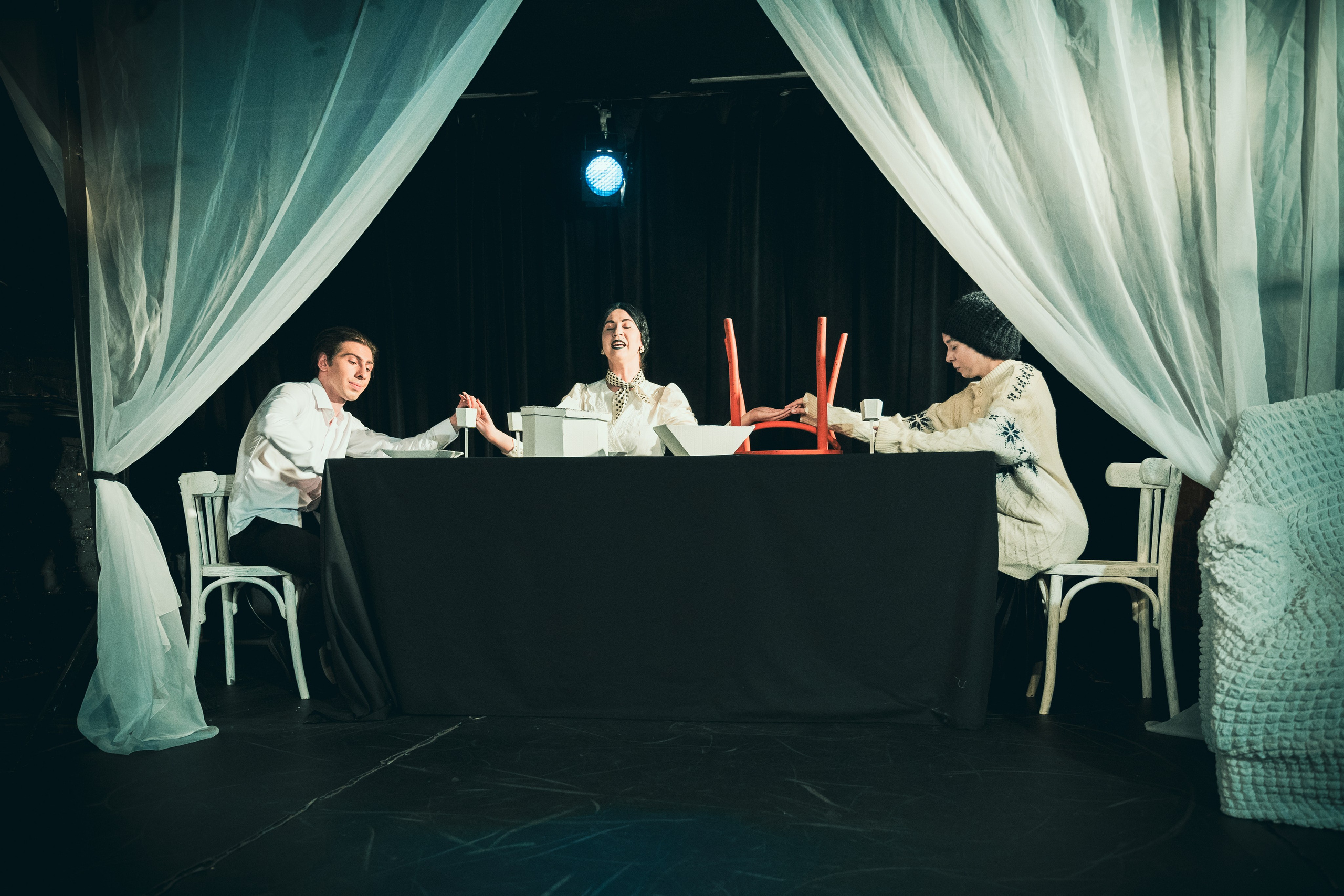 Стеклянный зверинец. Фотограф и оператор в Москве Елизавета Коргалидзе