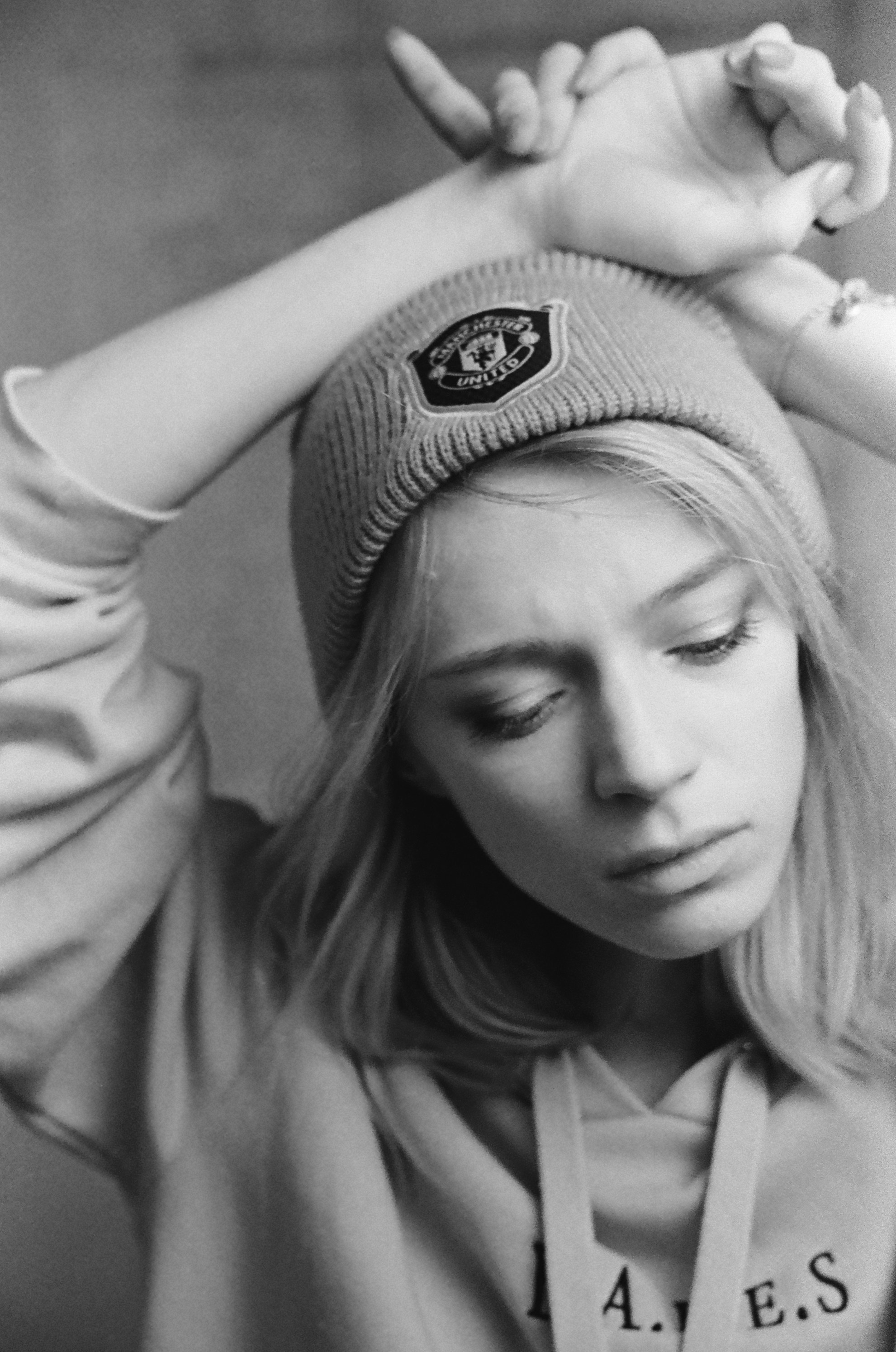 Фотосессия портретная на черно-белую пленку. Пленочный портретный фотограф в Москве. Портрет в стиле нуар на пленочный фотоаппарат 