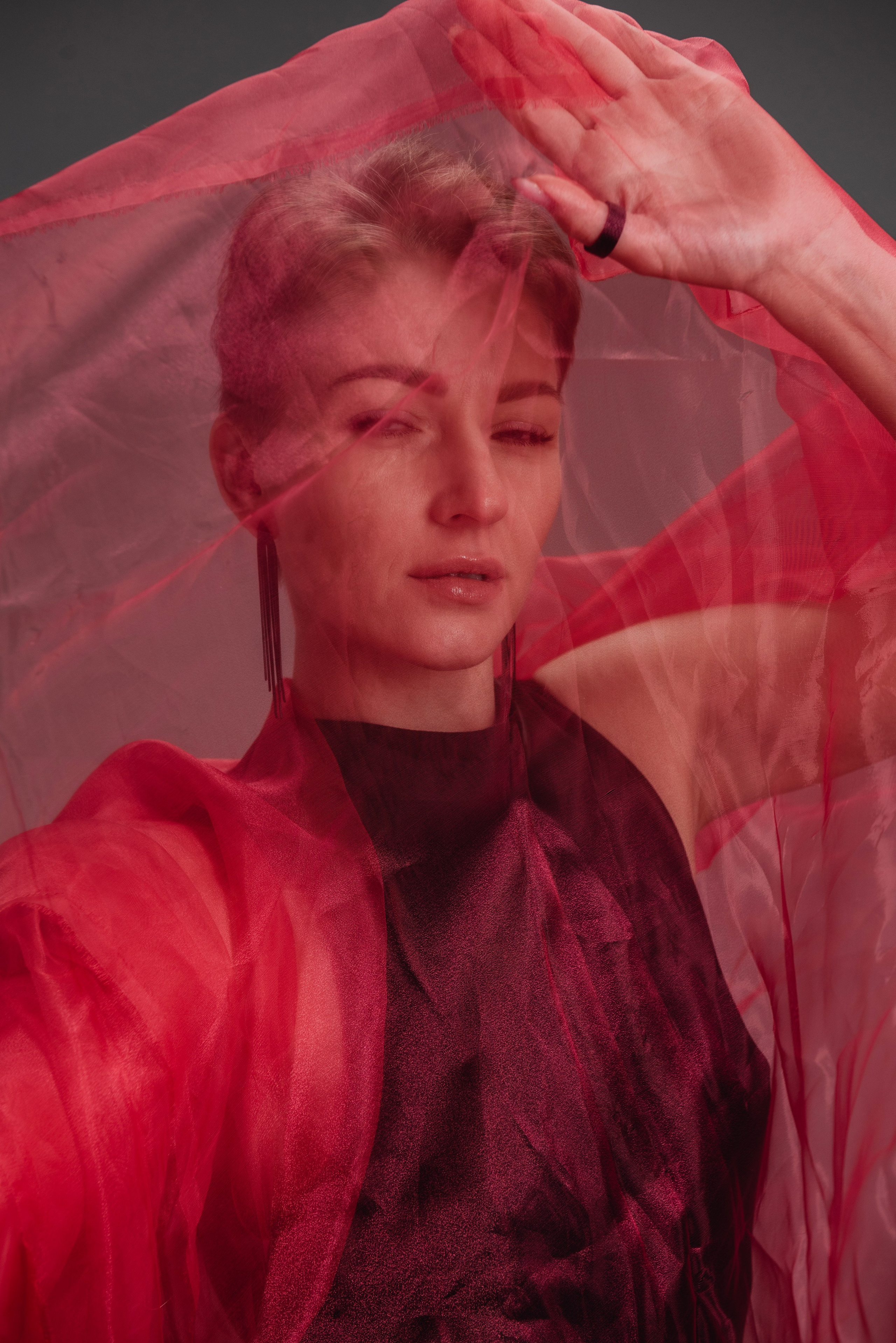 Анна. Съемка с тканью. Контент фотограф в Волгограде Сотникова Александра