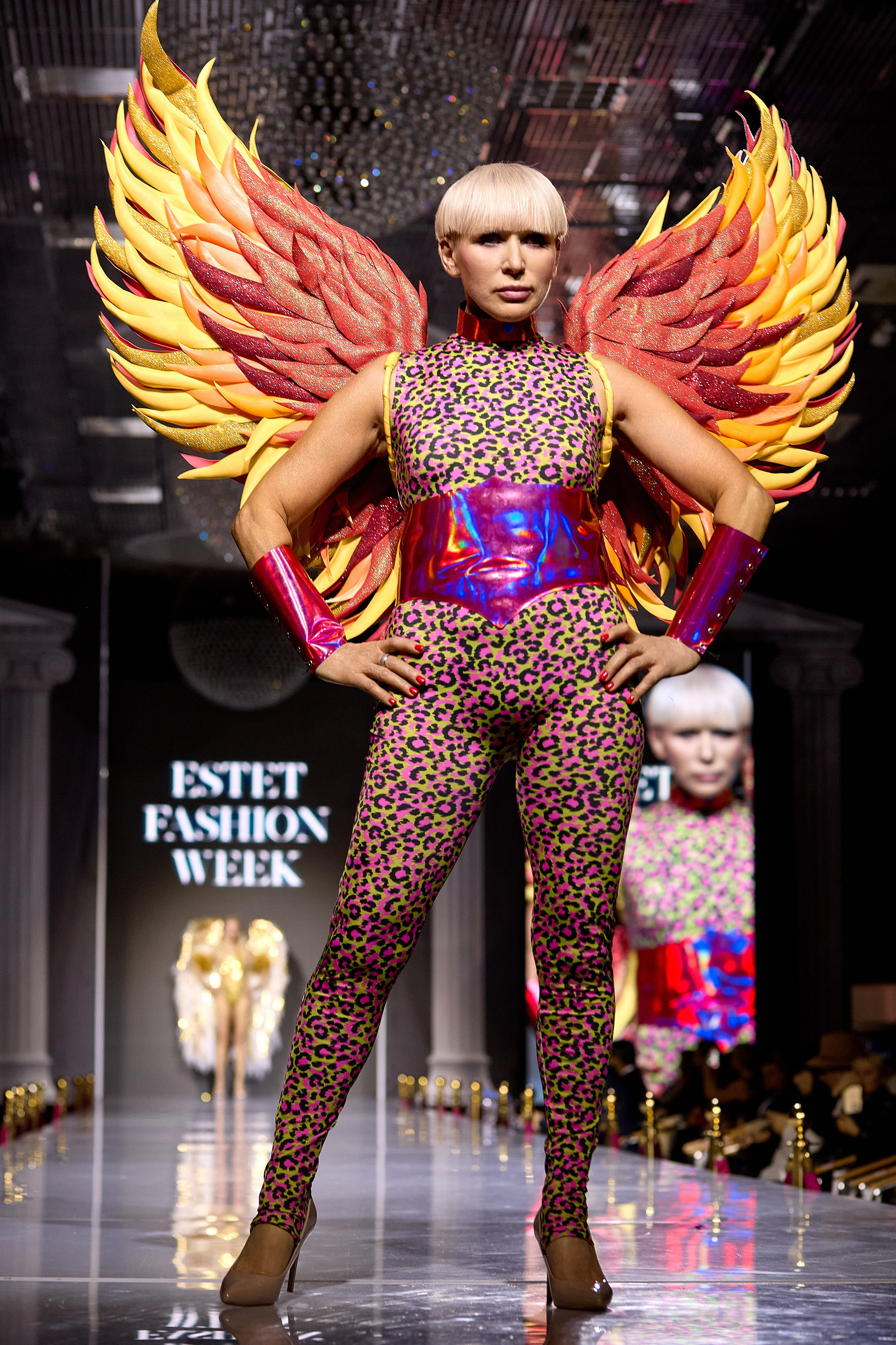 Показ в стиле Victoria's Secret | Ювелирная неделя моды «Эстет»