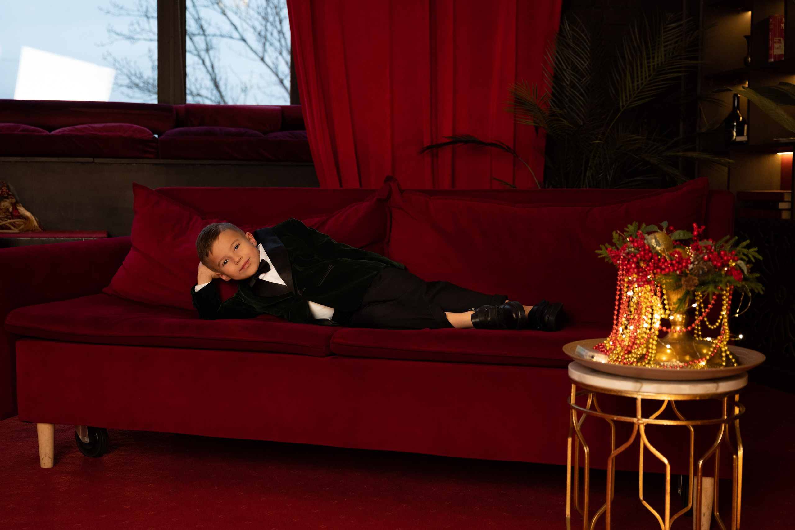 Новогодняя фотосессия в студии зале АНРИ. Фотограф Ксения Огородова портфолио