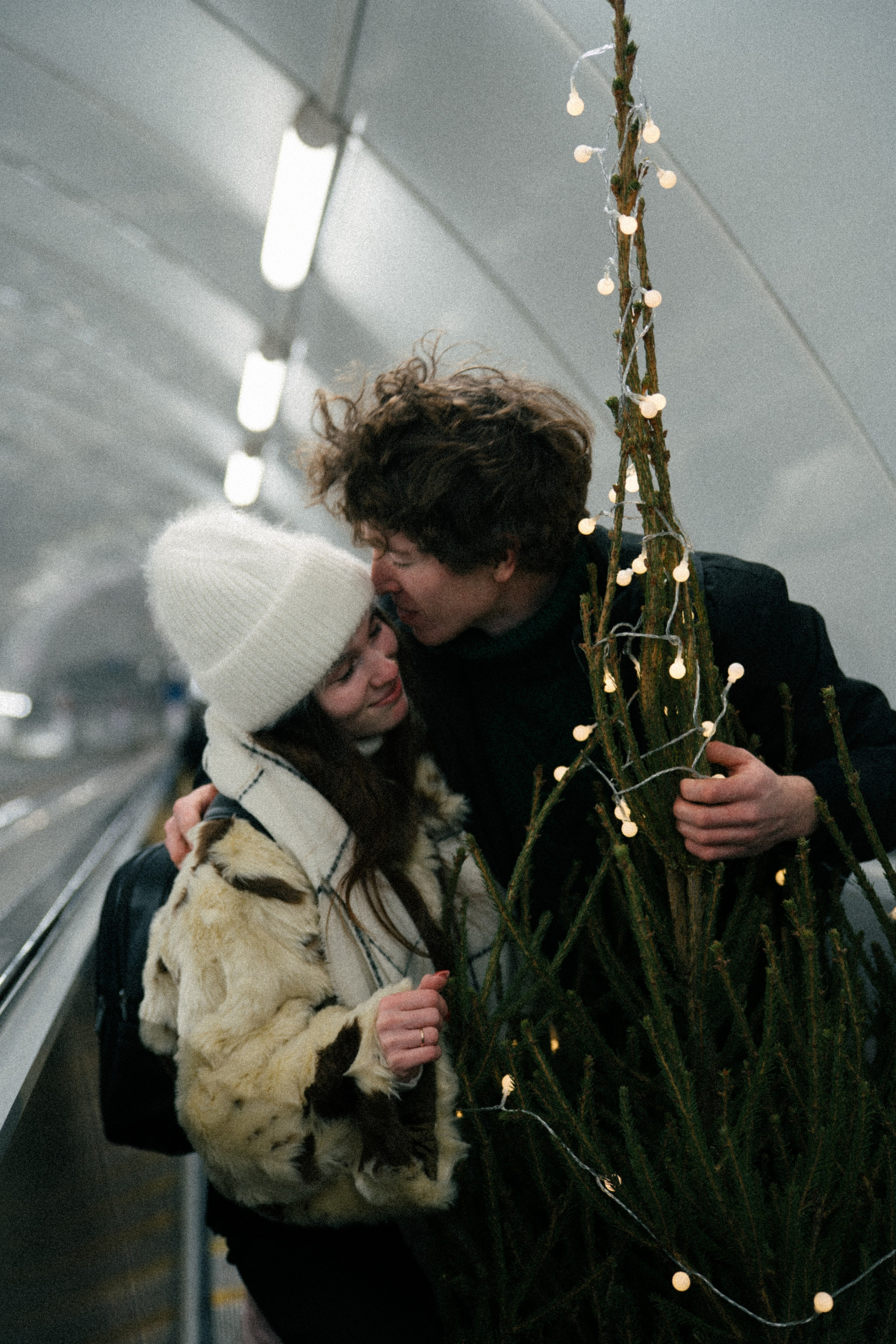 НОВОГОДНЯЯ ПРОГУЛКА ПАРЫ ПО ЧЕРНЫШЕВСКОЙ ПЕРЕД НОВЫМ ГОДОМ. Профессиональный фотограф, Санкт-Петербург — Виктория Богомолова