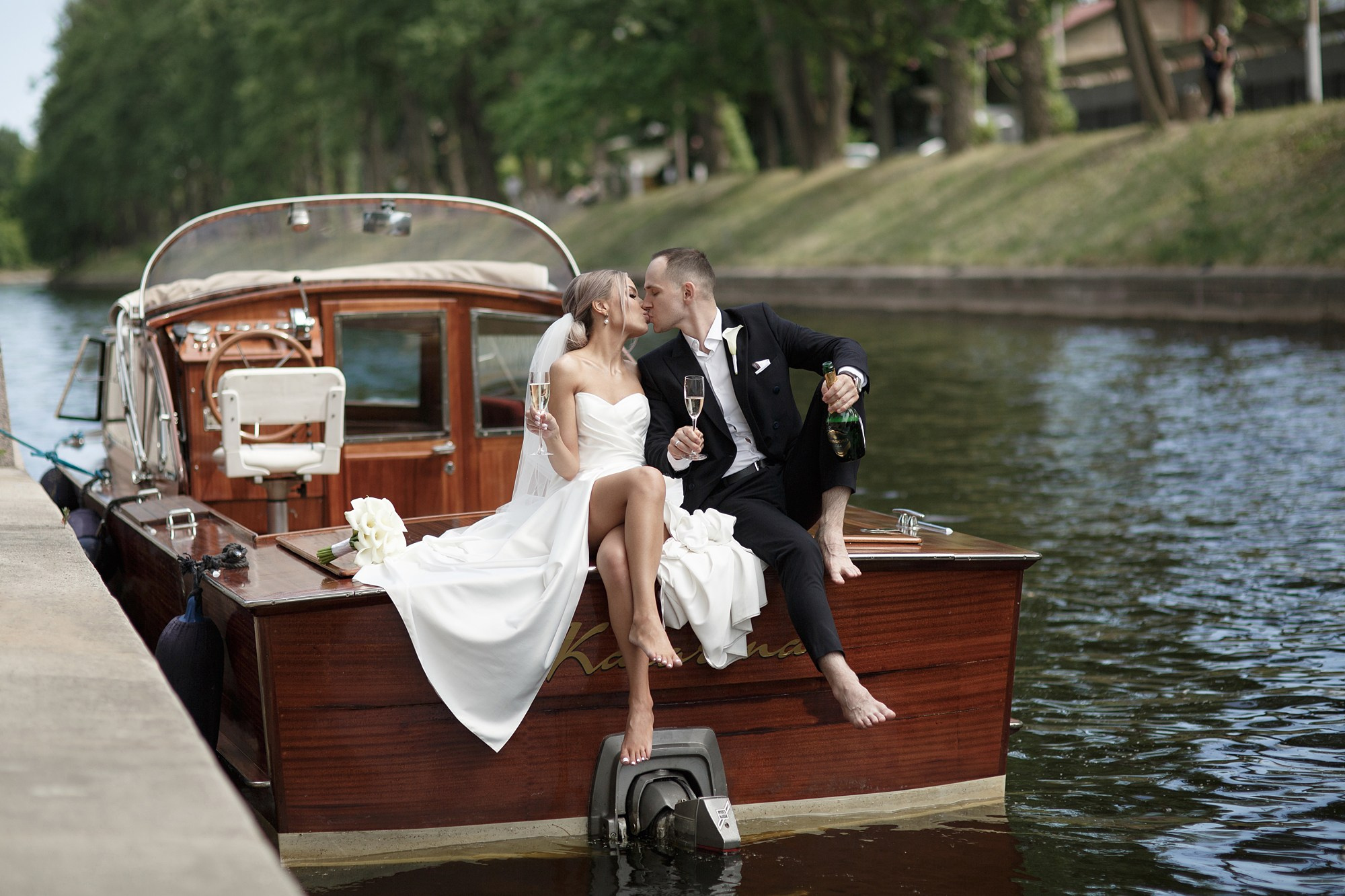 Свадьба на катере. Свадебный фотограф в Санкт-Петербурге Наталья Вендт