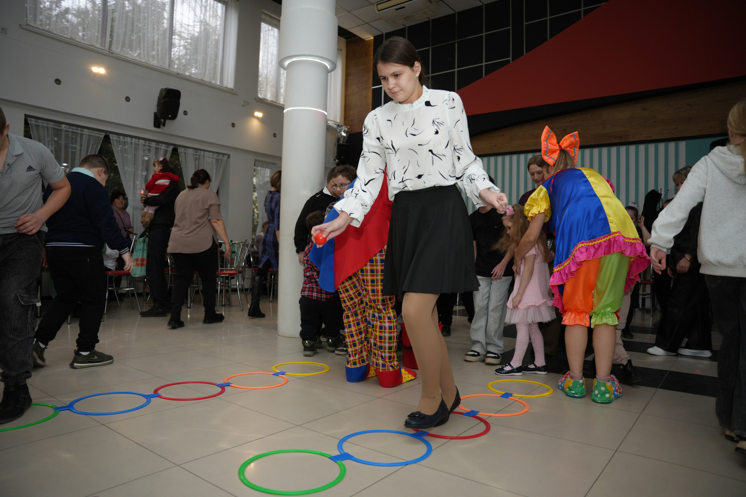 Социально —благотворительная акция «Ты в этом мире не один», посвященная Международному дню инвалидов. ВЫПУСКНЫЕ АЛЬБОМЫ, Школьный фотограф, семейный и свадебный в Саратове и области Ольга Плаксина