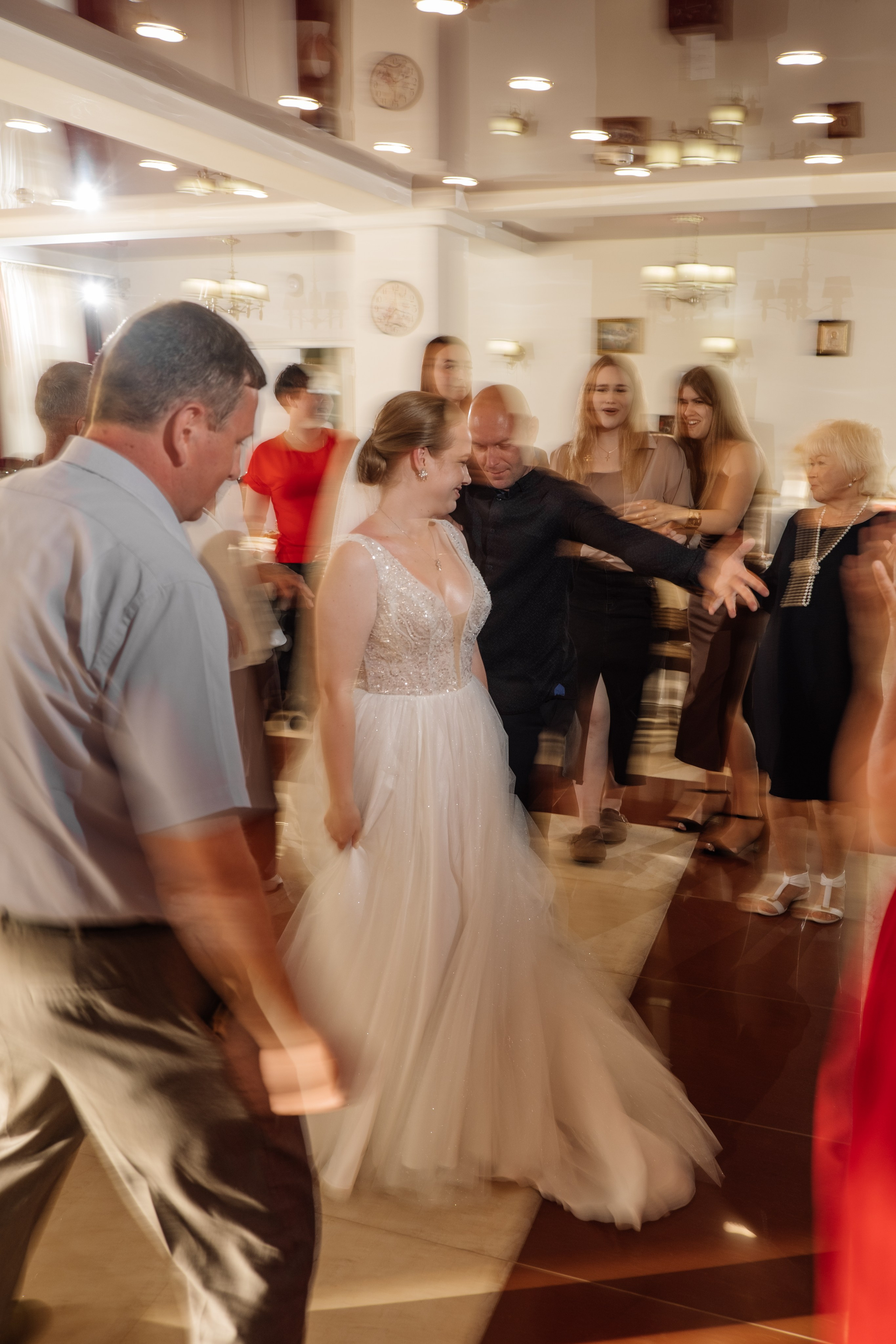 Свадебный ретопртаж. Профессиональная фотосъемка в Крыму. Натуральные эмоции и живые кадры. Забронируйте дату прямо сейчас!