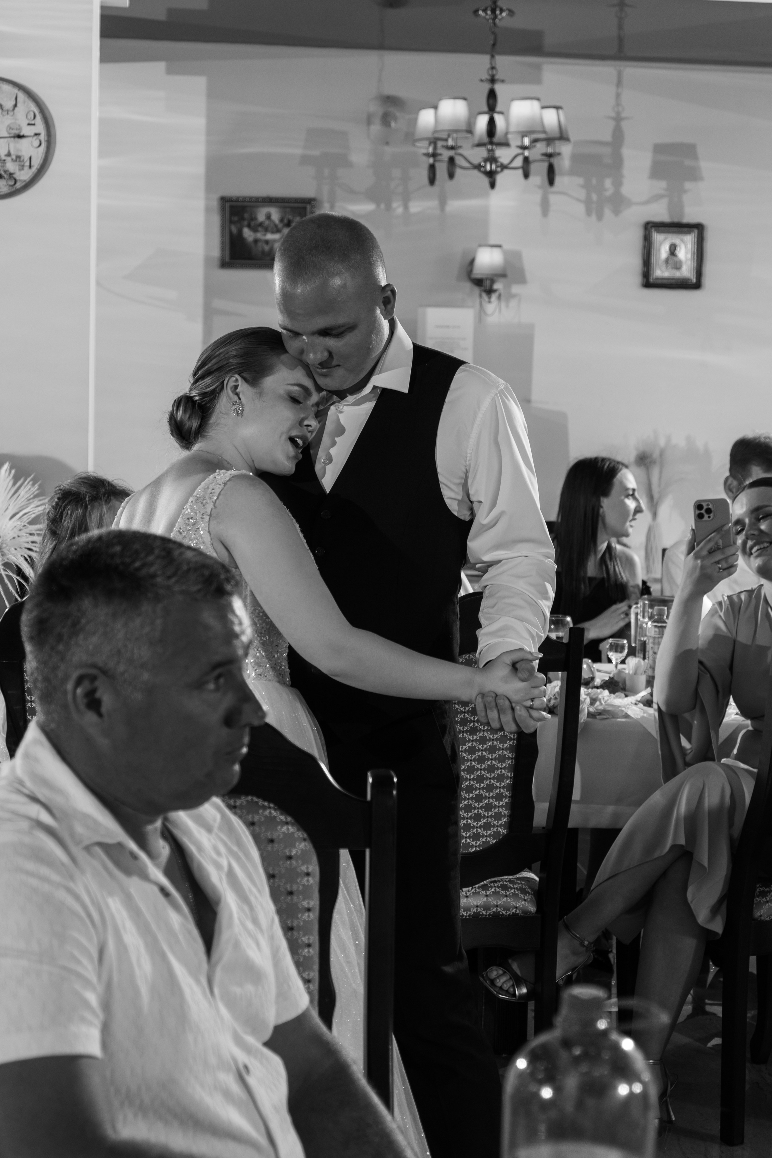 Свадебный ретопртаж. Профессиональная фотосъемка в Крыму. Натуральные эмоции и живые кадры. Забронируйте дату прямо сейчас!