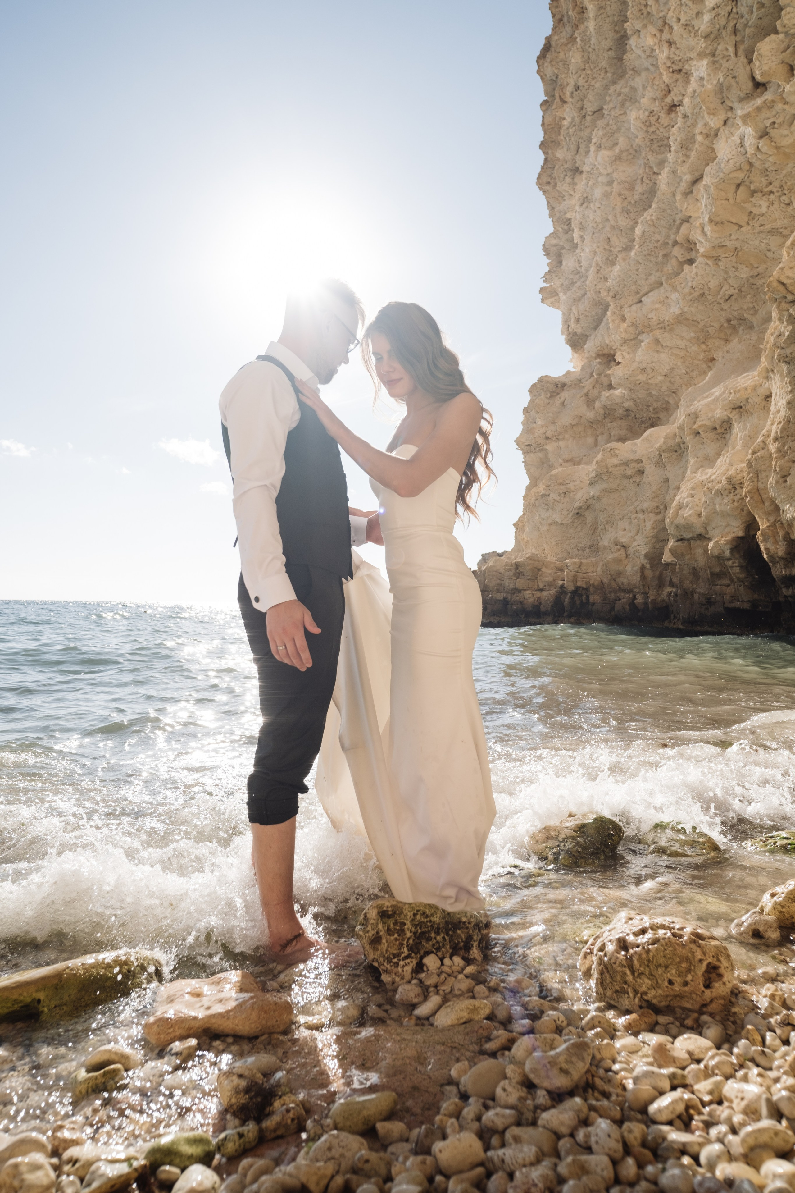 Дарья и Виктор в Балаклаве и на Фиоленте. Профессиональная фотосъемка в Крыму. Натуральные эмоции и живые кадры. Забронируйте дату прямо сейчас!