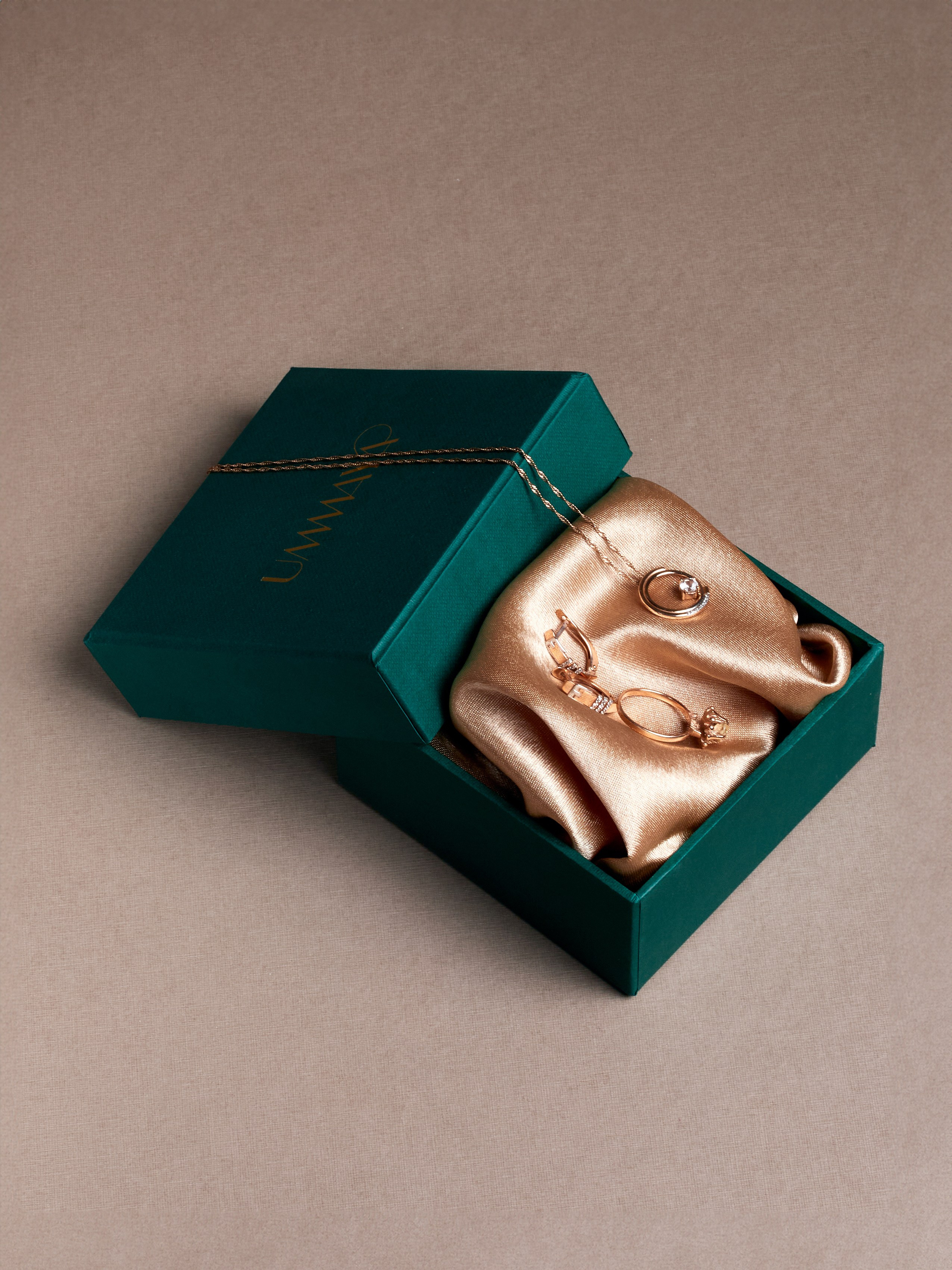 Съёмка для производства премиум-упаковки «Эстетис» — Полина Юрина, Екатеринбург. Юрина Полина, фотограф из Екатеринбурга