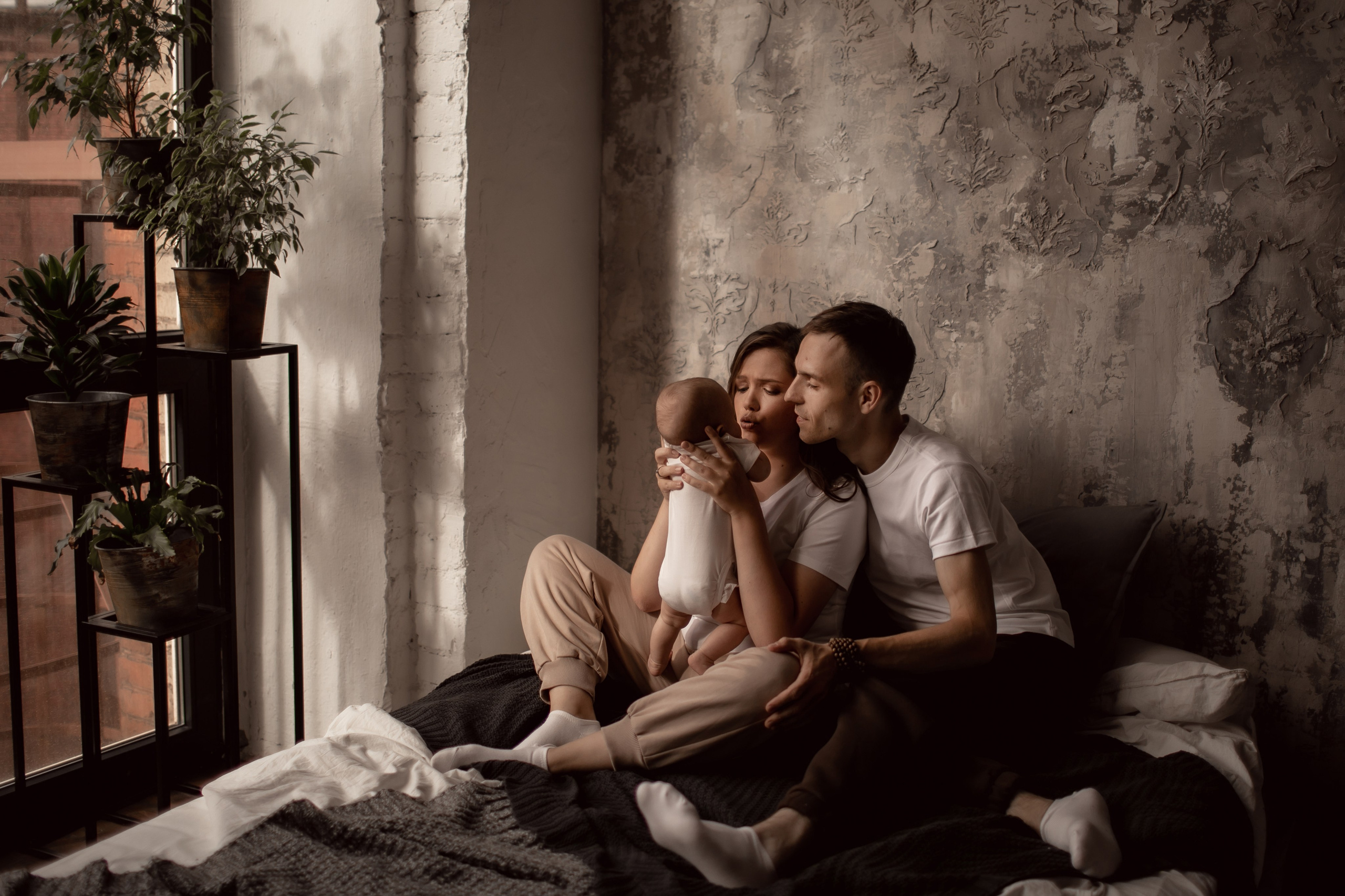 Валерия и Геннадий с крошкой. Семейный фотограф в Москве