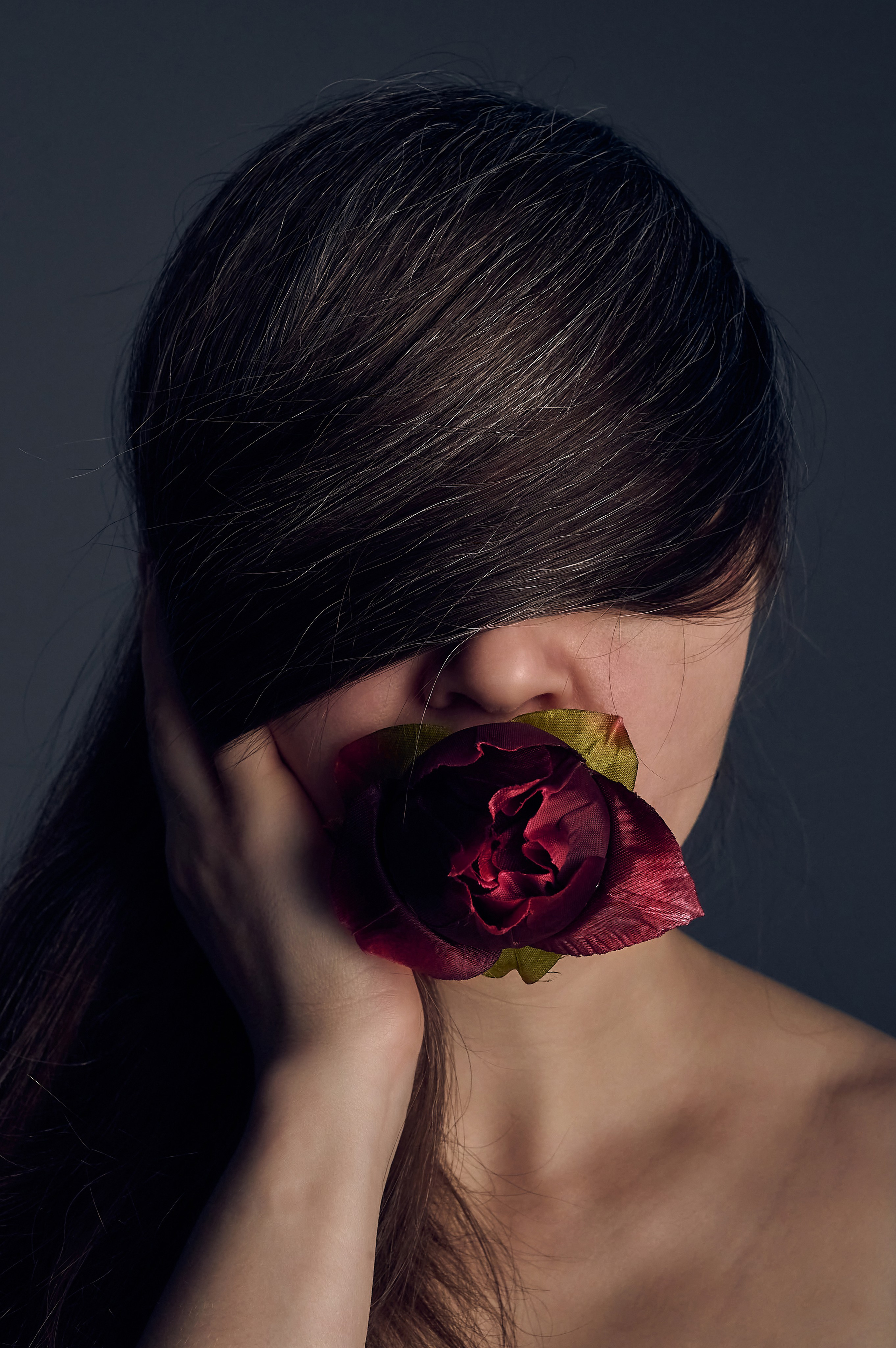 Девушки и пионы