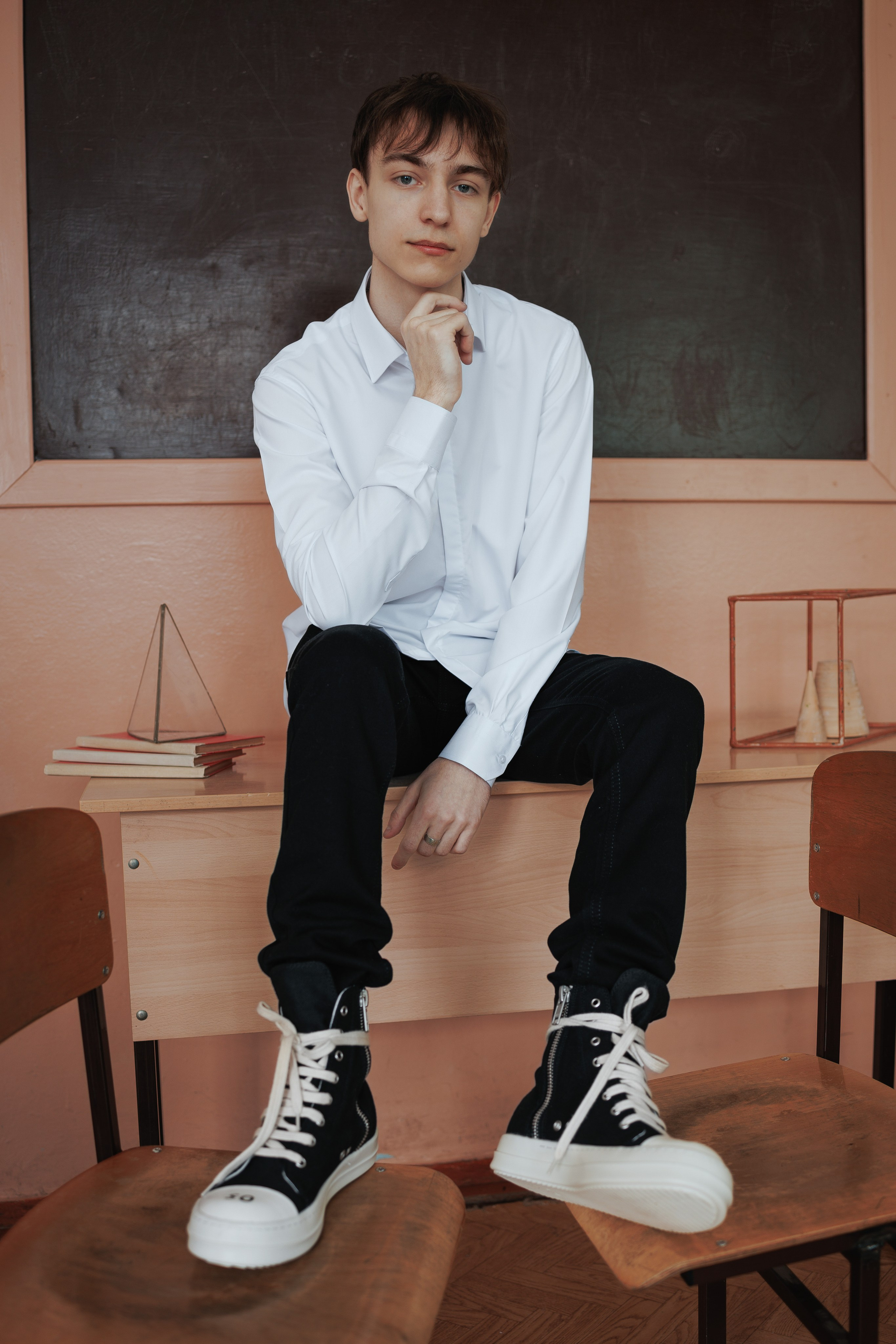 Позы для школьной фотосессии. Фотограф Медногорск Кувандык Оксана Шерехода свадебные, семейные, индивидуальные, школьные фотосессии. Печать фотоальбомов