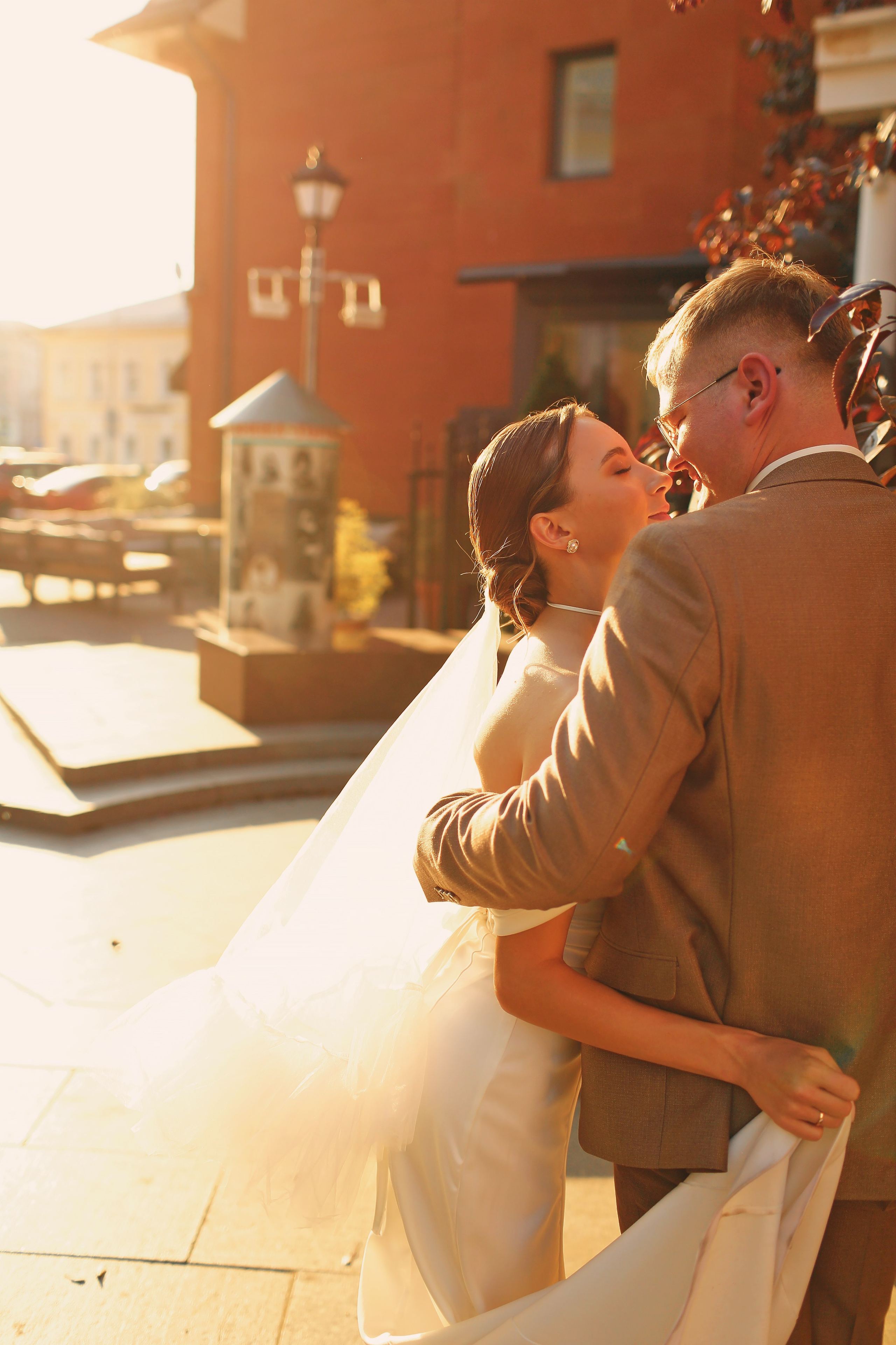 Свадебная осенняя фотосессия Ивана и Лидии в городе. Свадебный и репортажный фотограф в Ярославле и Санкт-Петербурге Роман Микрюков
