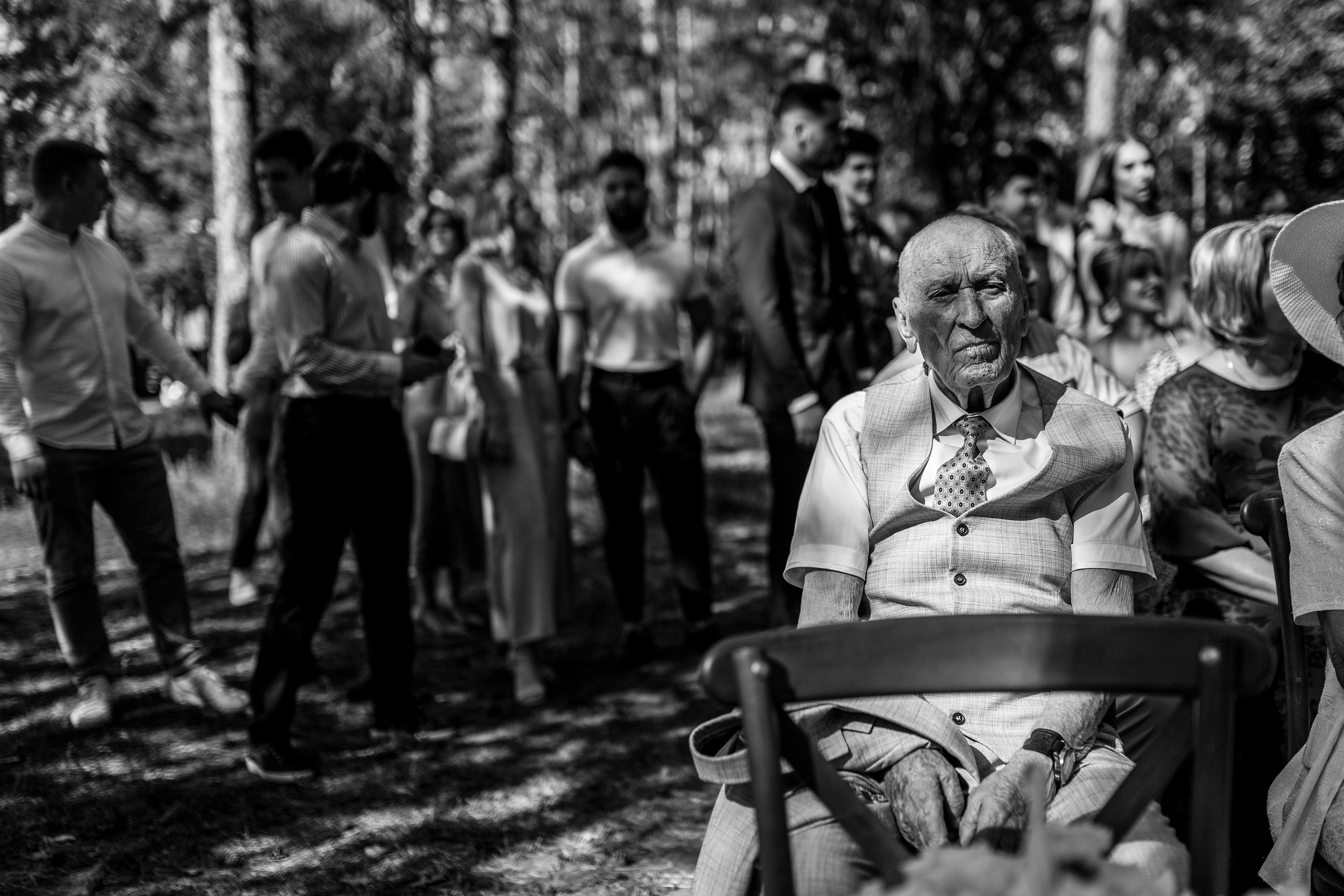 Здравствуйте! Я&nbsp;свадебный фотограф из&nbsp;Ульяновска, работаю в&nbsp;том числе по&nbsp;всей России и&nbsp;с&nbsp;выездом за&nbsp;границу. Снимаю свадьбы, lovestory, корпоративы, светский репортаж. Провожу обучение по&nbsp;фотографии, мастер-классы и&nbsp;воркшопы для других фотографов.