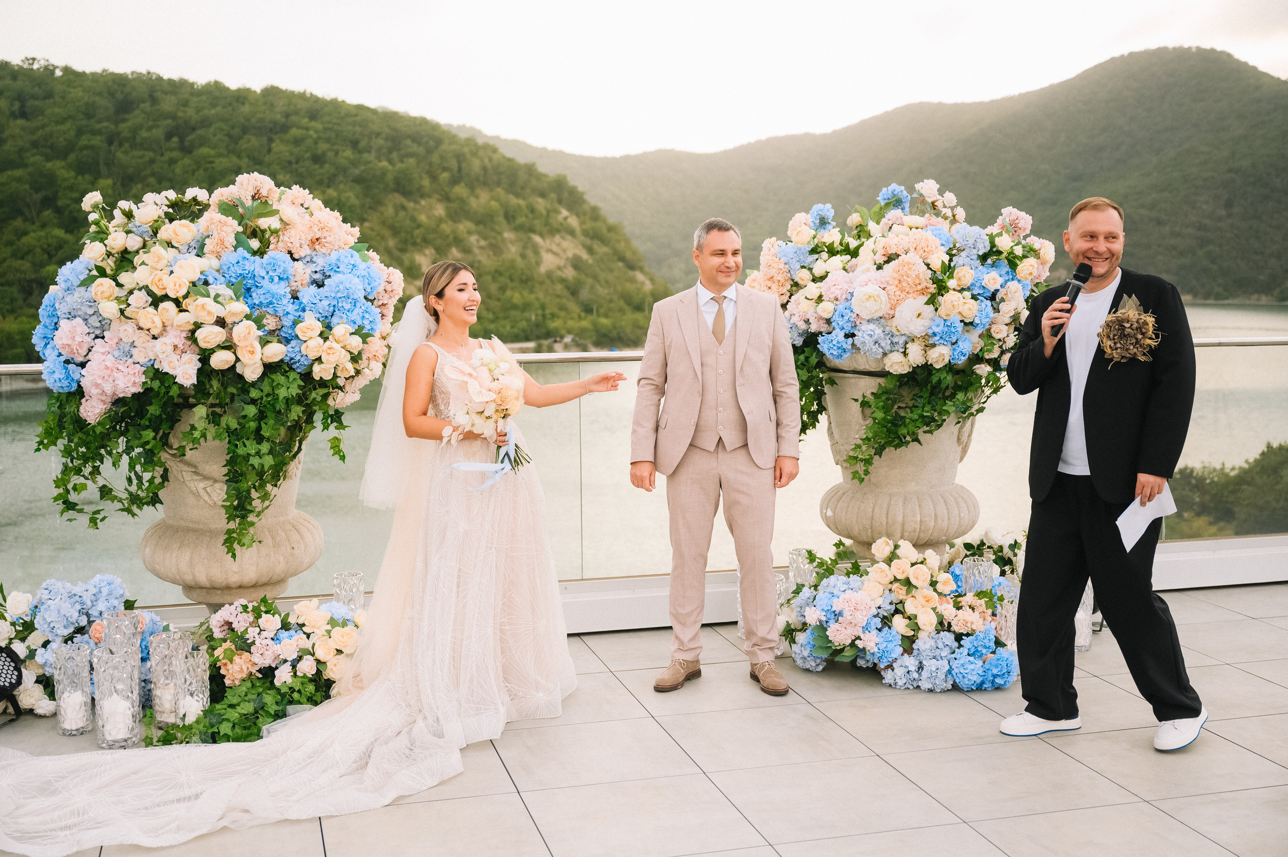 Легендарные виноградники Абрау Дюрсо, панорамный вид на озеро с террасы ресторана Seven и бесконечная любовь Андрея и Альбины. Организация мероприятий ЮФО