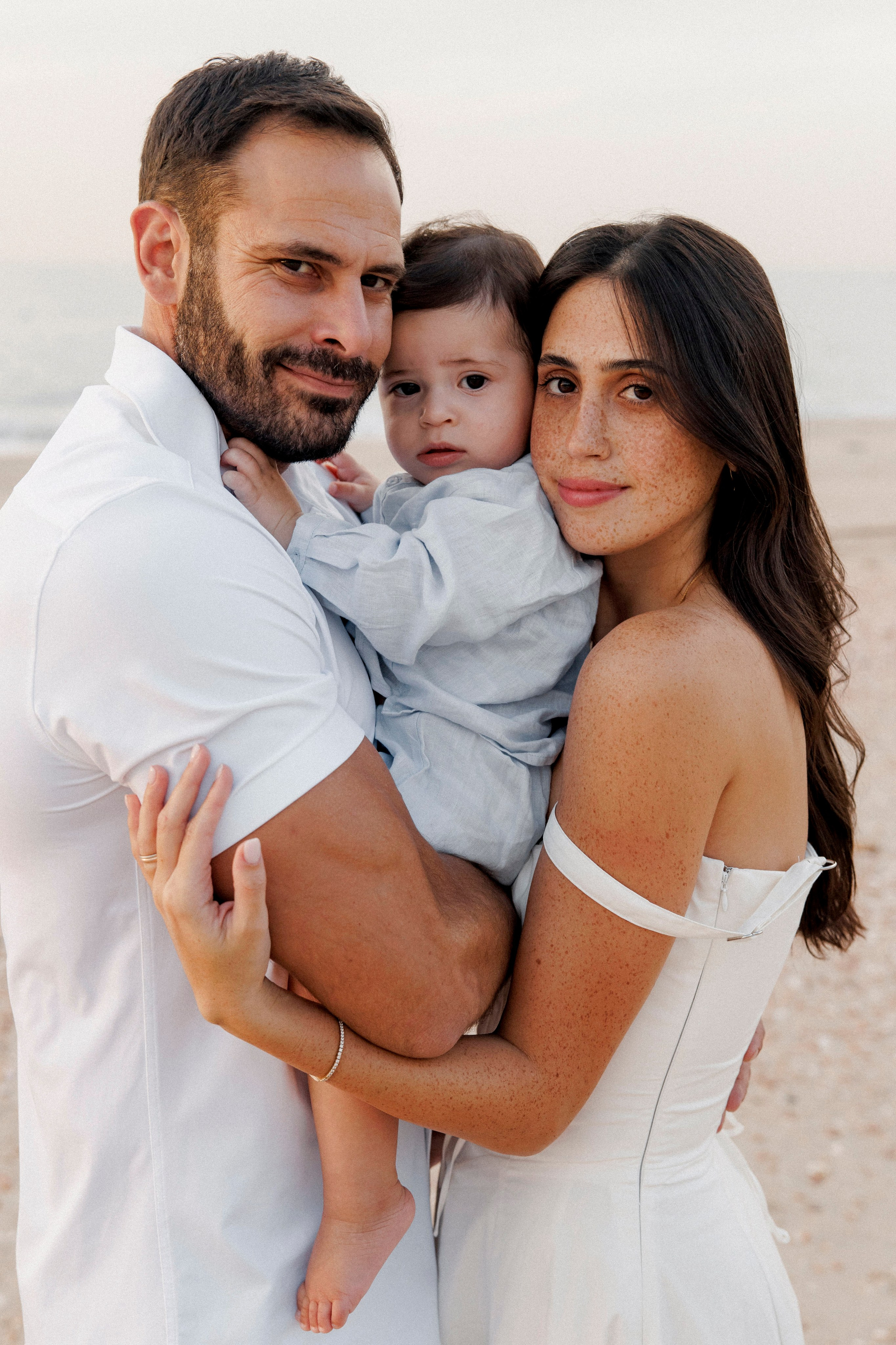 First year family photos near the sea. Главная