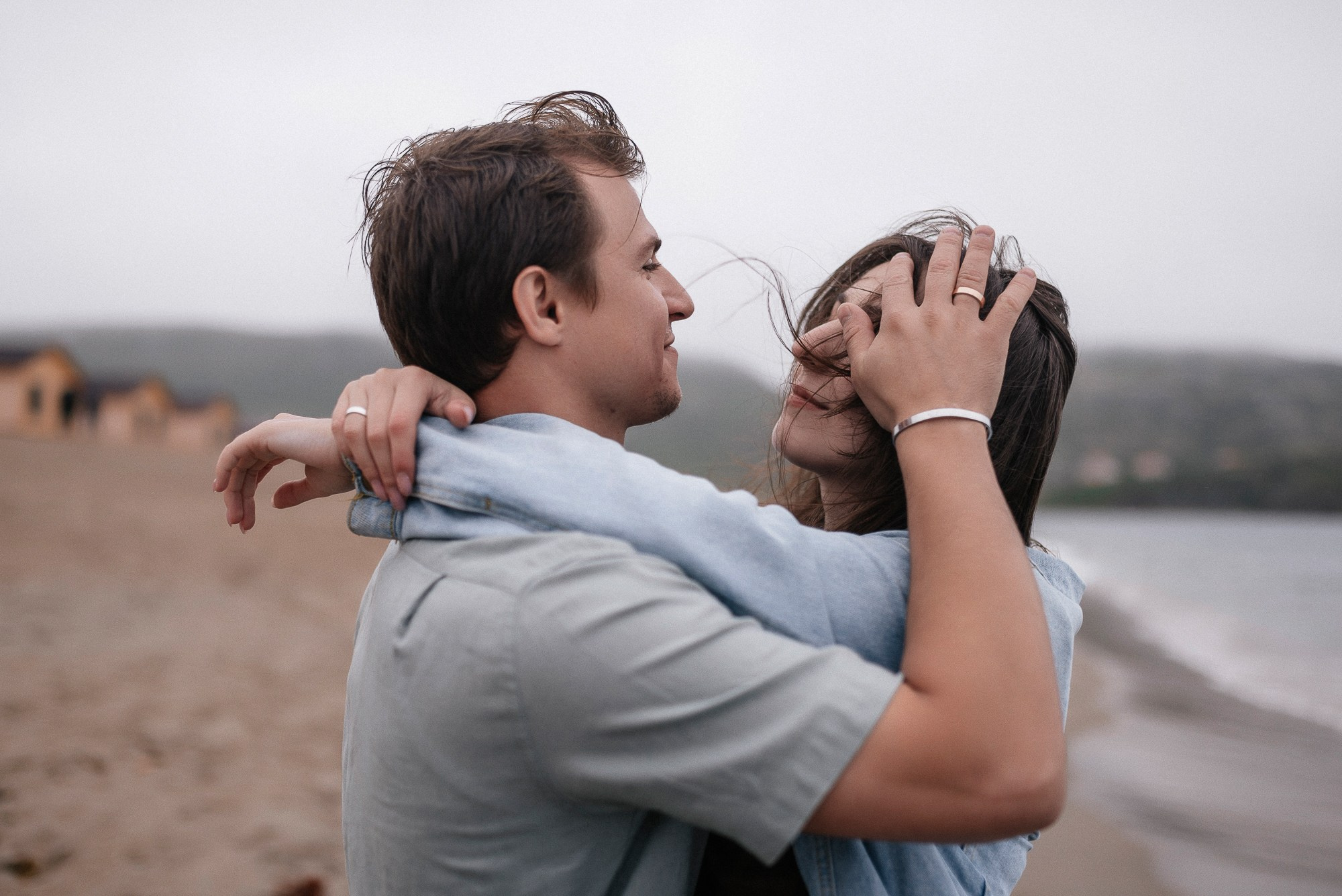 Даша и Дима. Прогулка по берегу Баренцева моря. Фотограф в Мурманске Екатерина Рудак