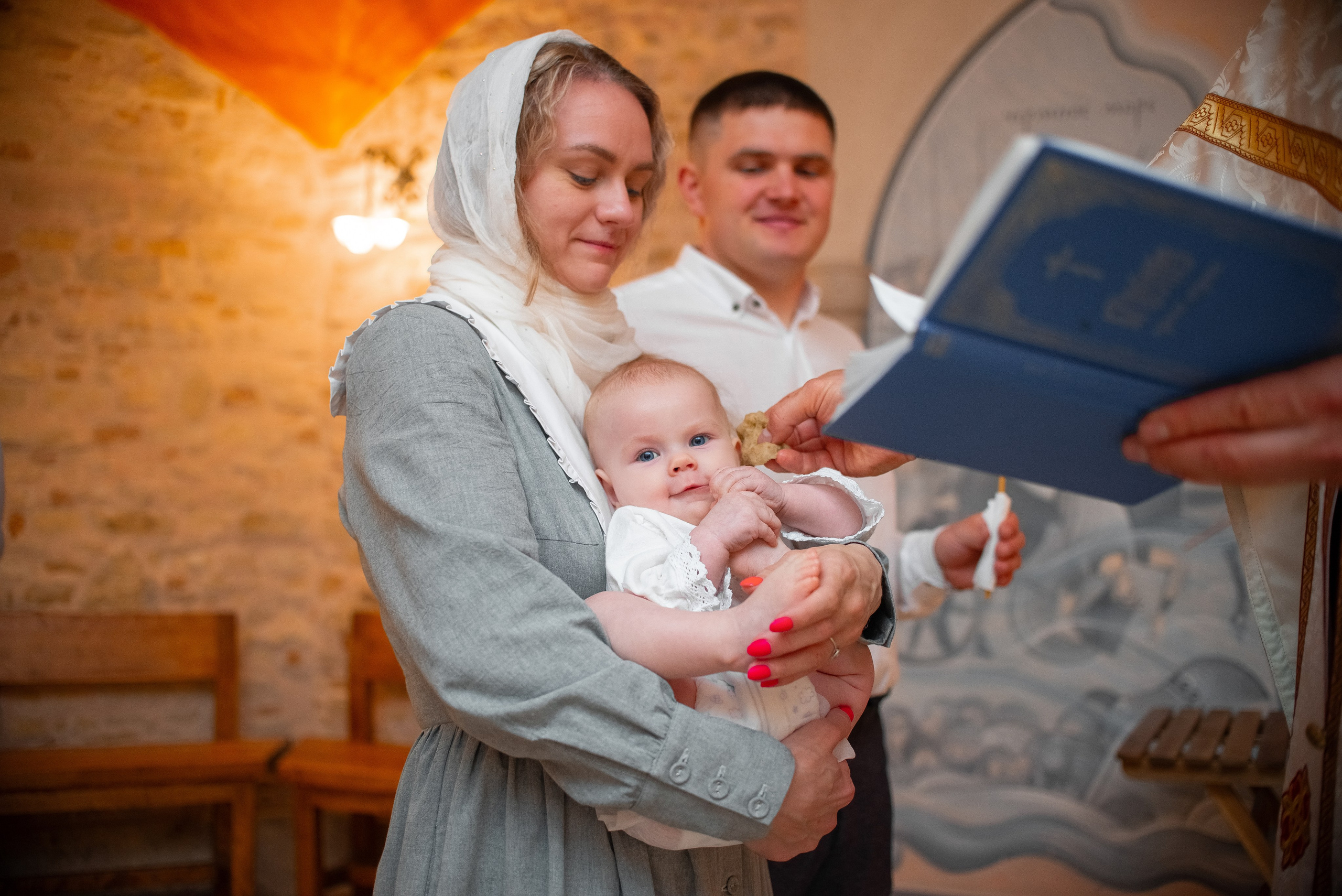 Крещение Василисы в Свято-Елисаветинском монастыре. Семейный фотограф на выписку из роддома и крещение Минск Настя Гришук