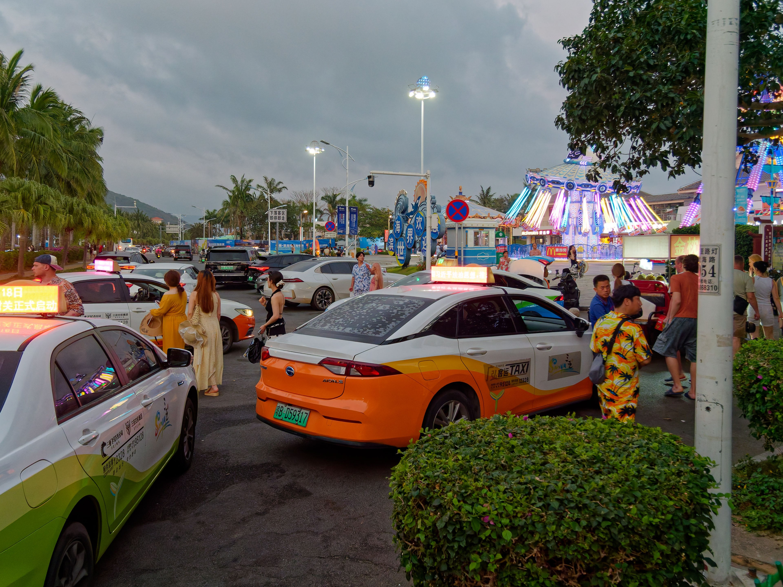 Хайнань 2026, улицы Ялунвань и Саньи. Фотопрогулки по Миру