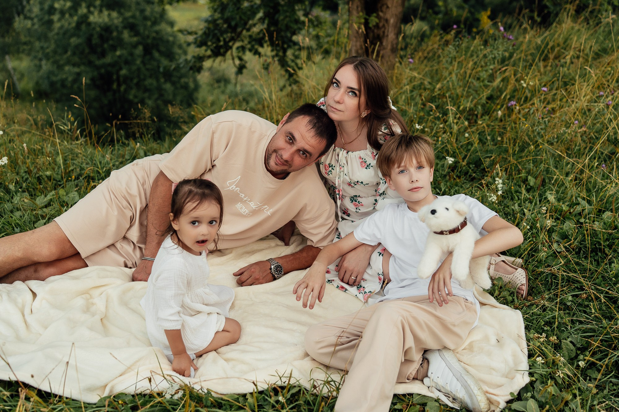 Семейная фотосессия на природе. Свадебный и репортажный фотограф в Ярославле Евгений Сальников