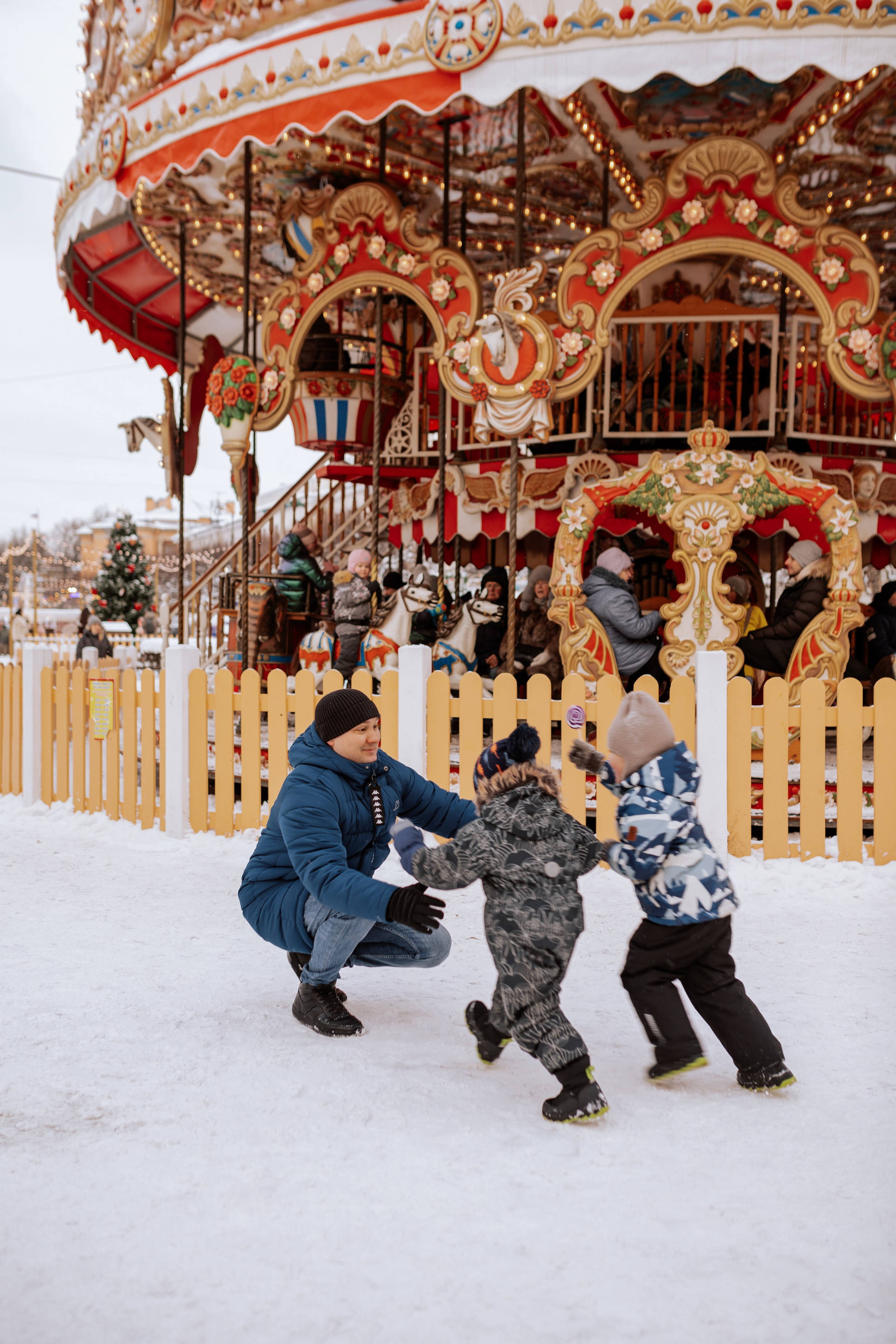 Семейная, Манежная площадь