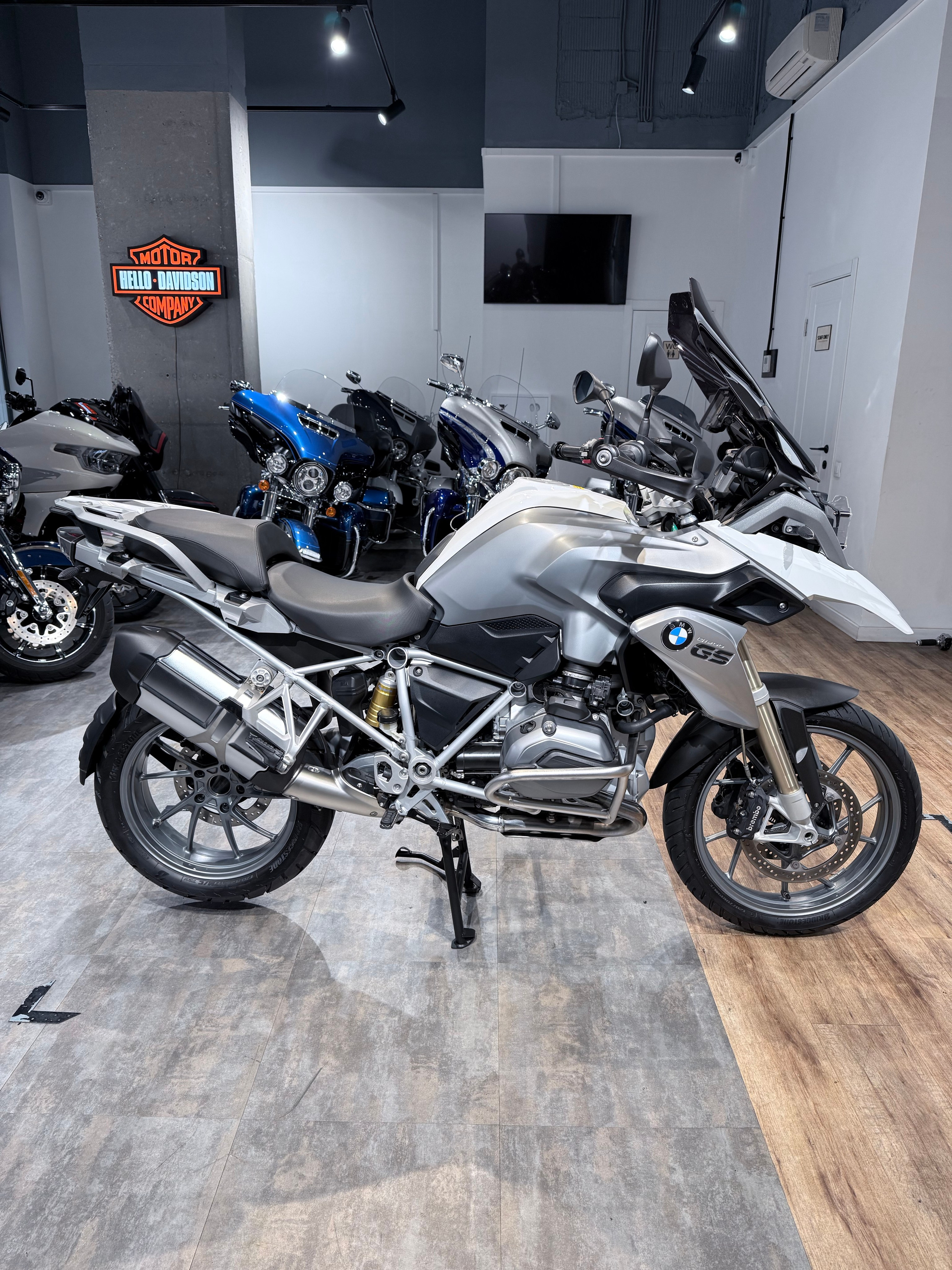 BMW R1200GS Alpine White. Hello Davidson, Москва. Только хорошие мотоциклы…