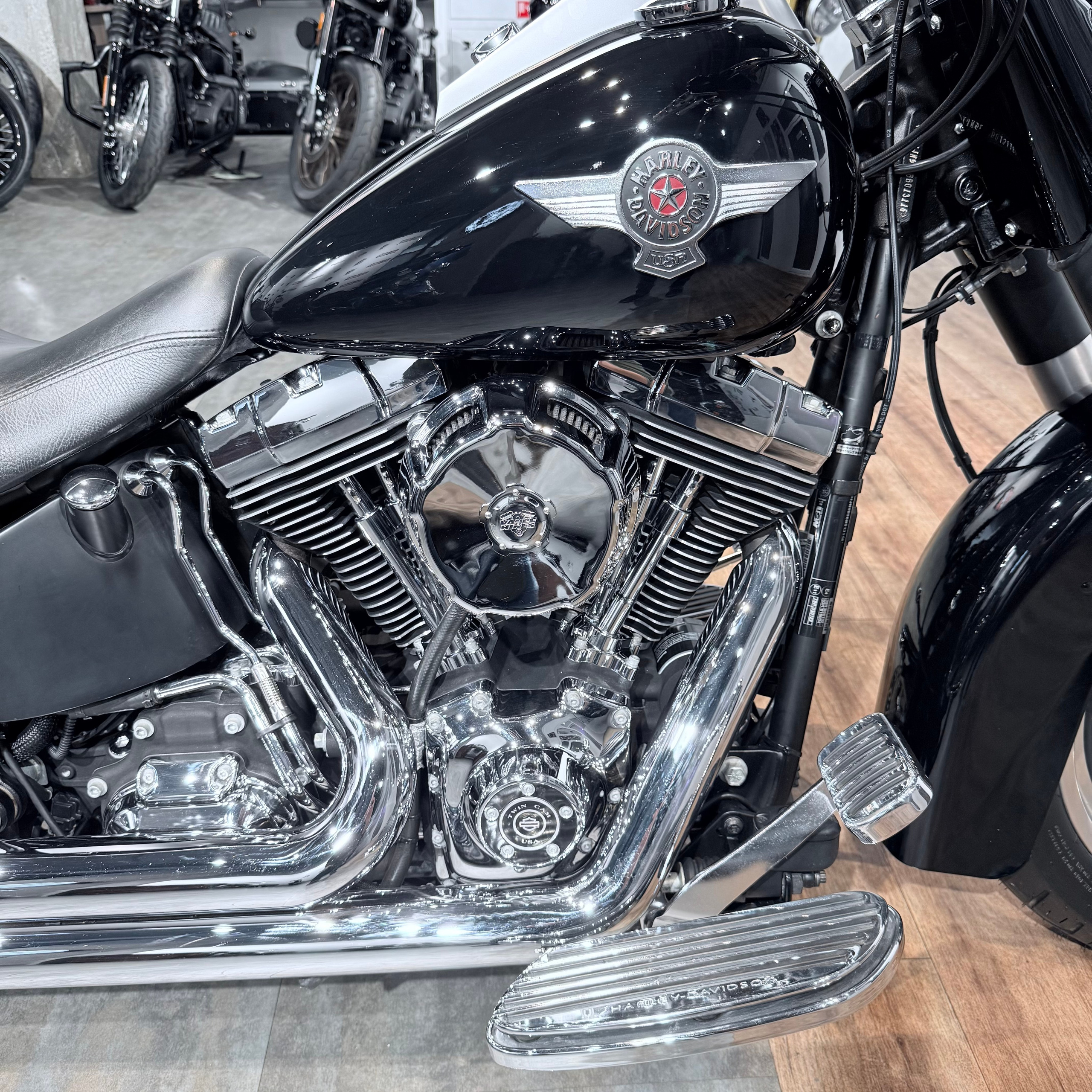 2011 Fat Boy АВS Vivd Вlаck Vanсе & Hinеs. Hello Davidson, Москва. Только хорошие мотоциклы…