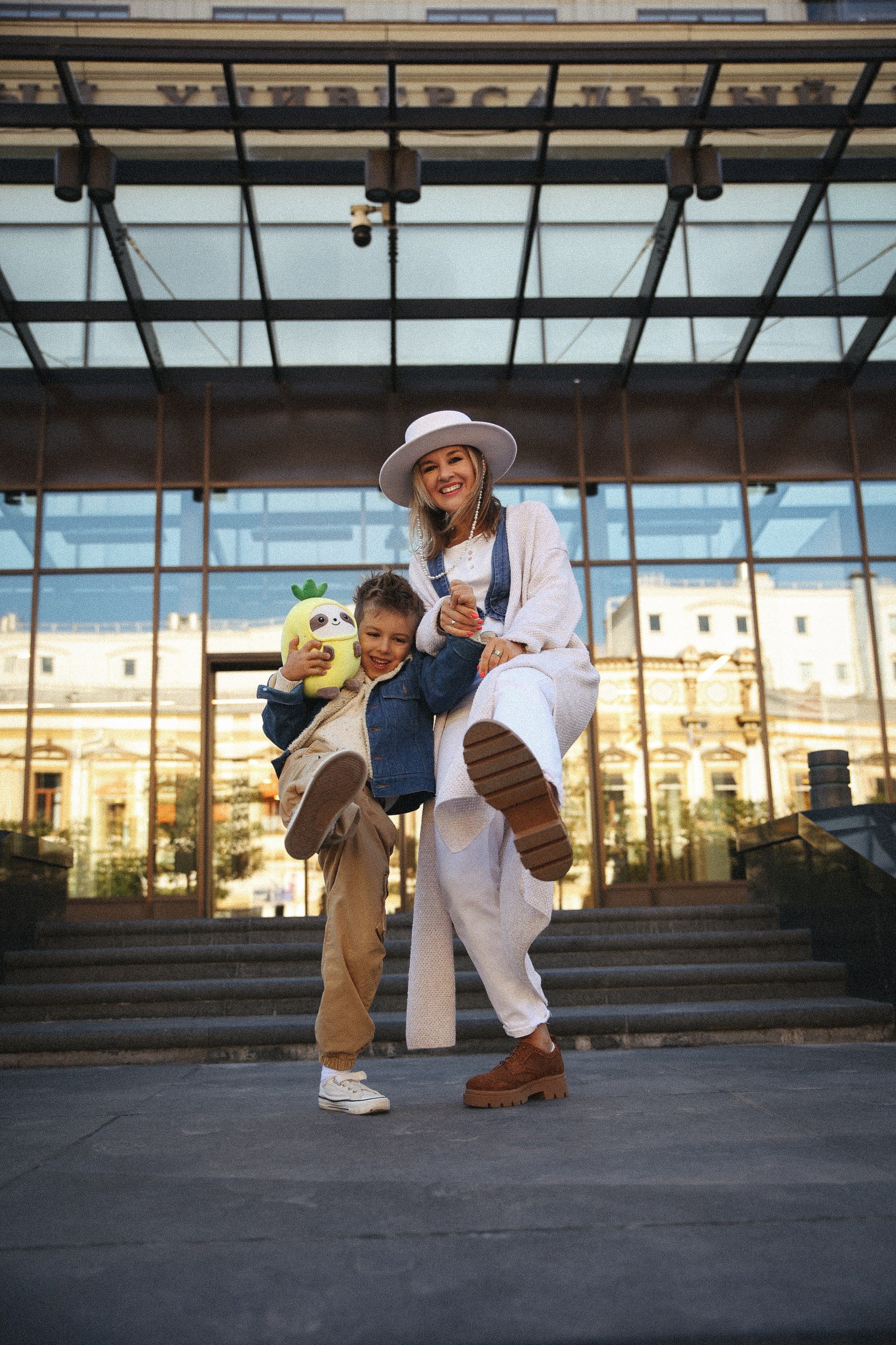 Семейная фотосессия прогулочная фотосессия в Москве. Фотограф Владимир Москва