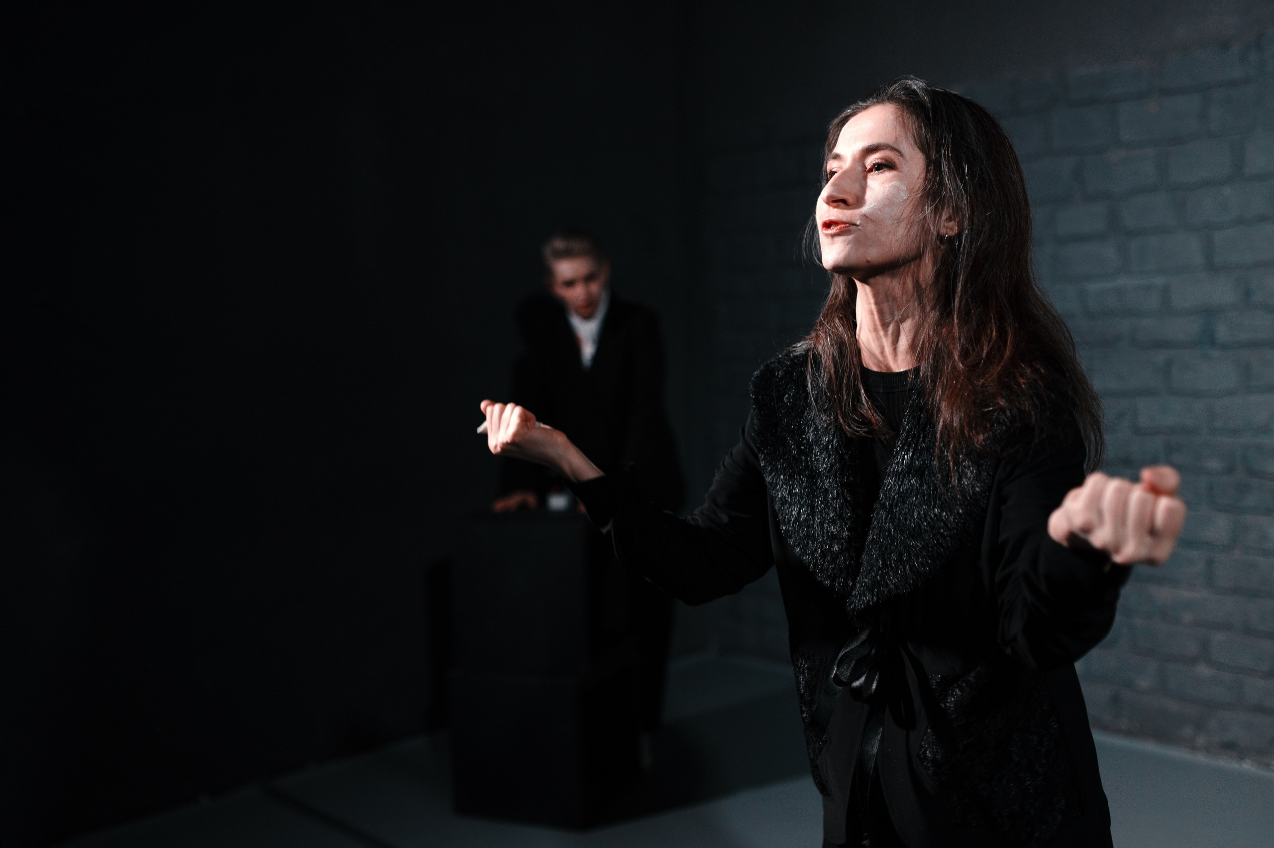 Спектакль «ЧЕЛОВЕЧКИ». Арт-пространство «Свои». Профессиональная фотосессия в Краснодаре | Фотограф Денис Труфанов