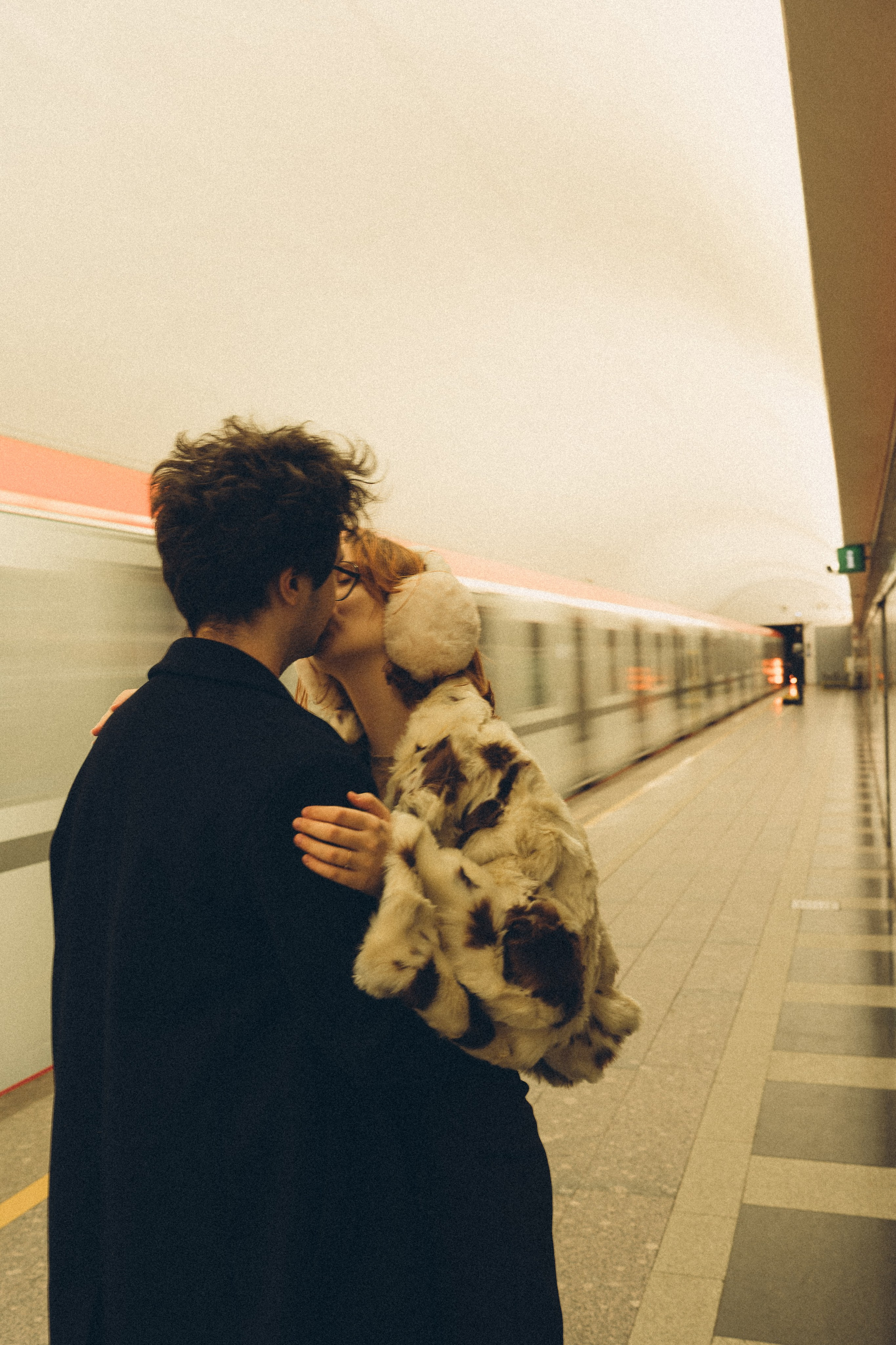 НОВОГОДНЯЯ ФОТОСЕСИИЯ ПАРЫ В МЕТРО ЛЮБОВЬ. Профессиональный фотограф, Санкт-Петербург — Виктория Богомолова