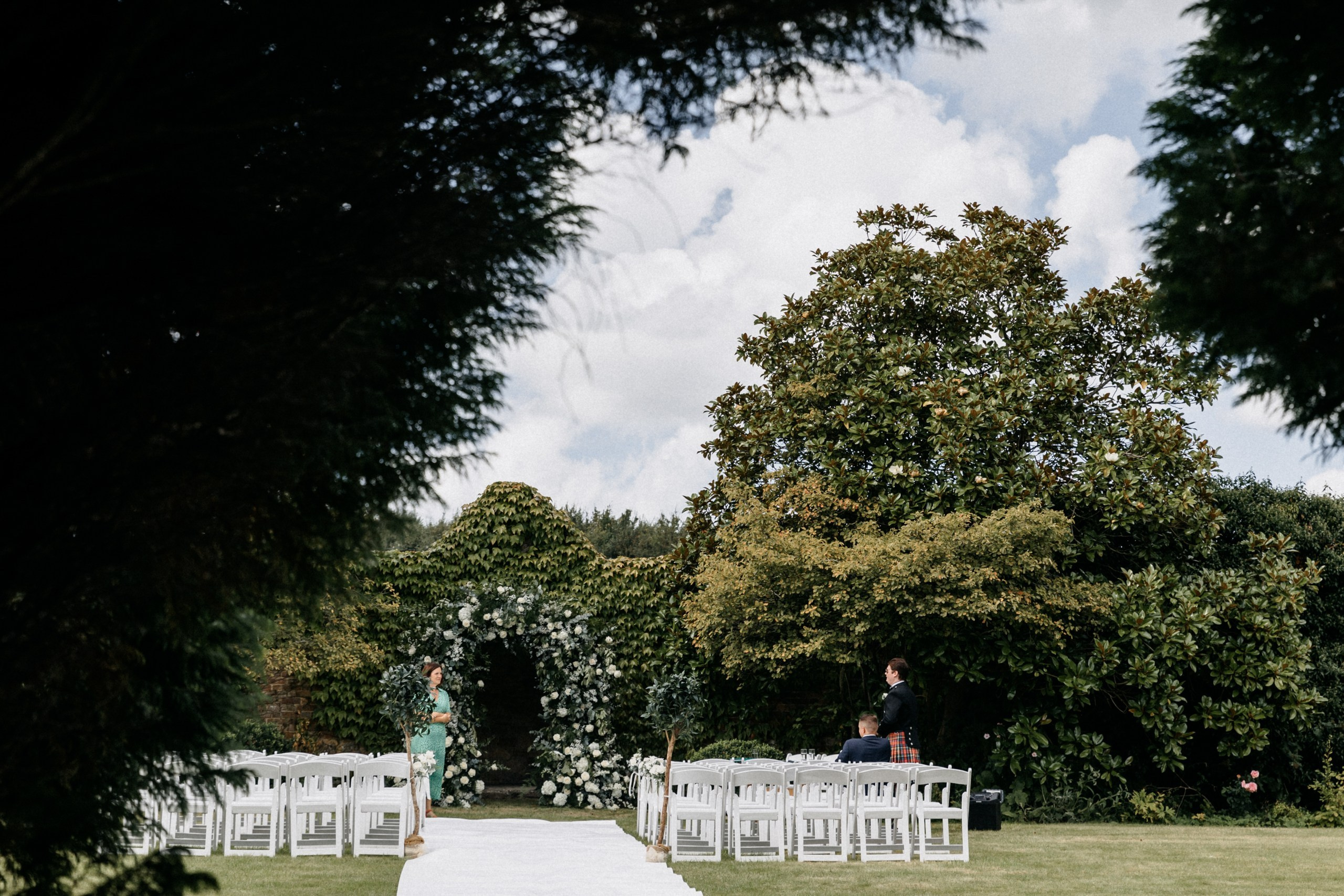 Ana & Tom Wedding at Notley Abbey. Moments Catchers — Wedding Photography & Video Duo in London