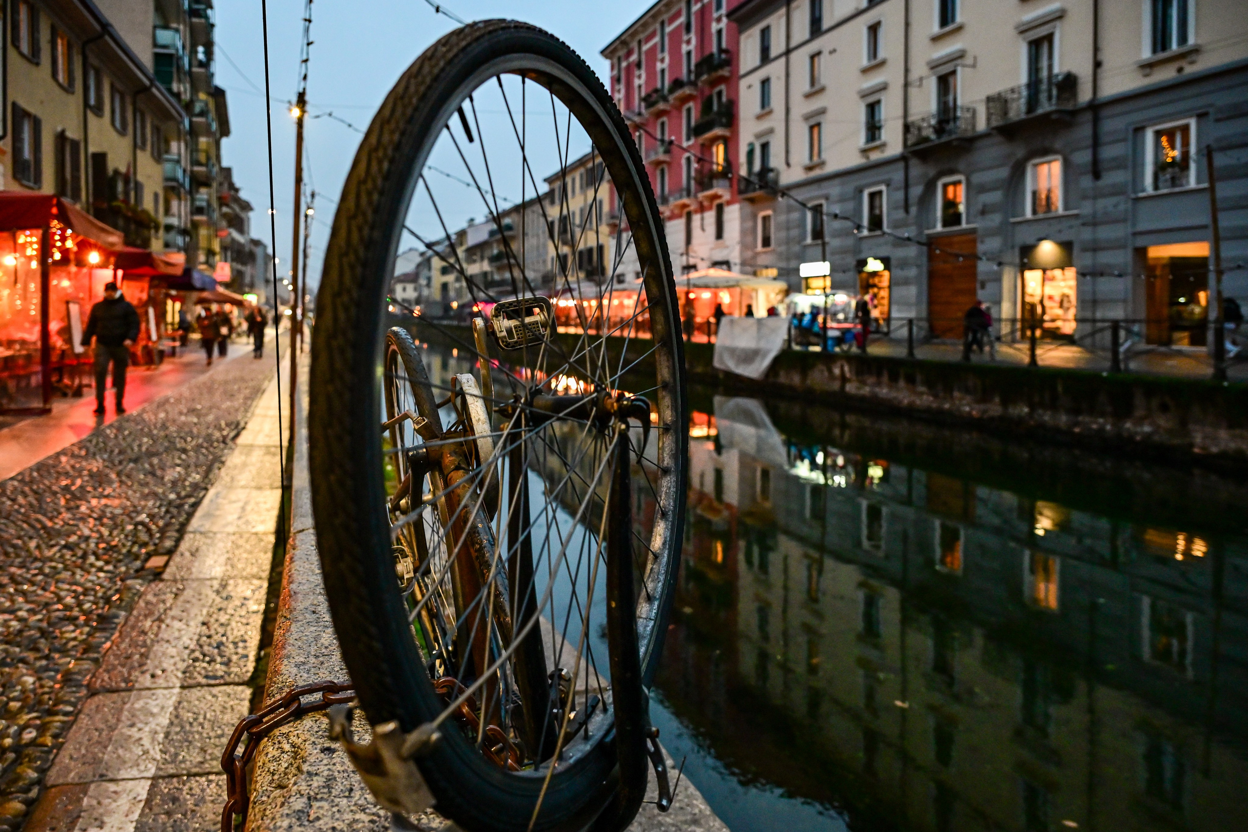 Milano: Navigli, City, Trams. Фотограф Минск