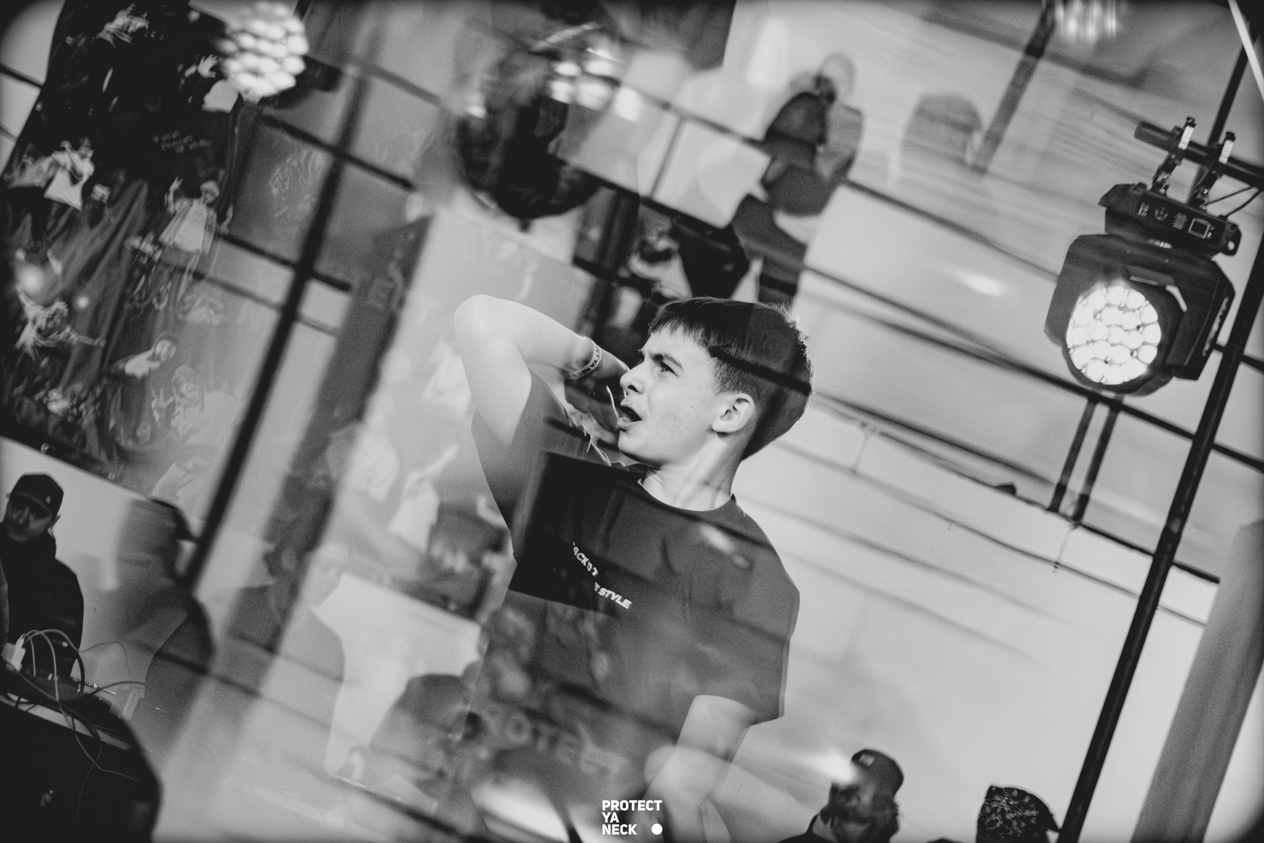 PROTECT YA NECK 22/03 (@youlovebu). Соня бу тебя сфоткала
