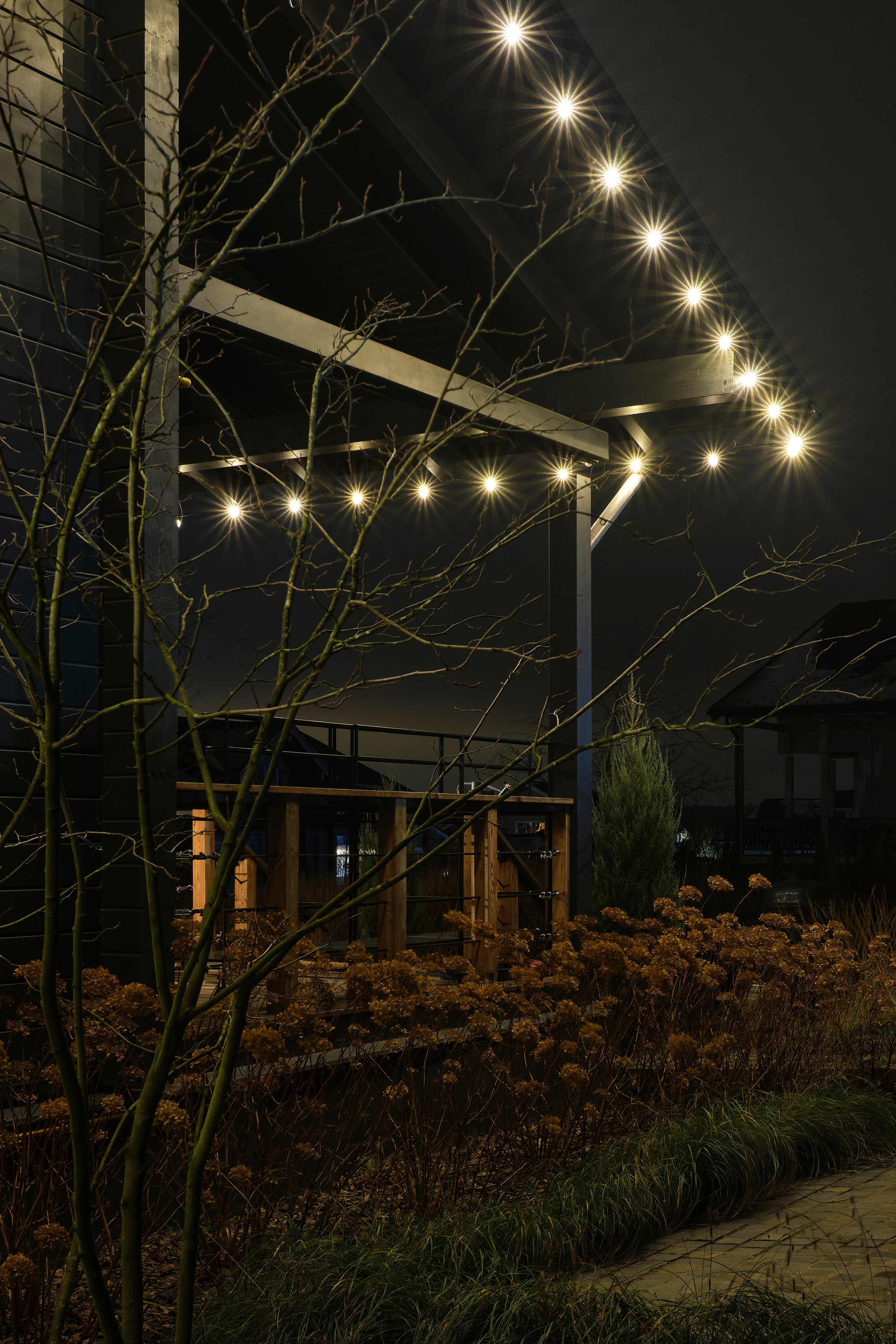 Ландшафтный и интерьерный фотограф Наталья Соловьева. Фотосъемка частного сада Оксаны Пак | interioto