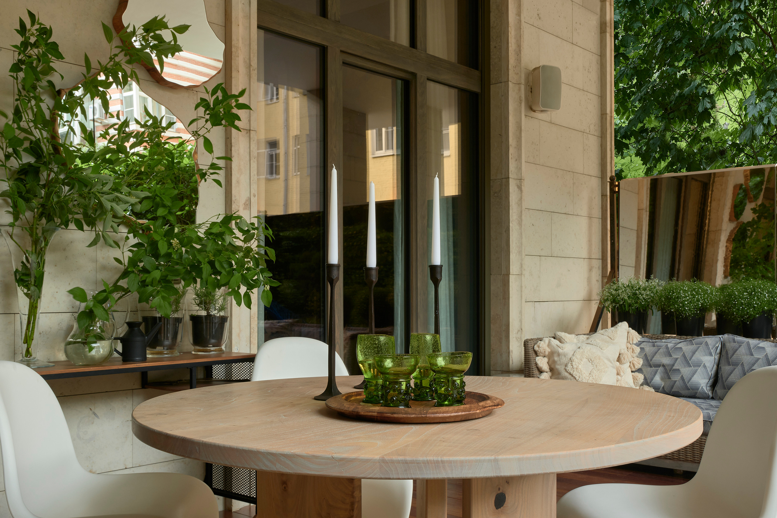 Ландшафтный и интерьерный фотограф Наталья Соловьева. Фотосъемка частного сада в центре Москвы | interioto