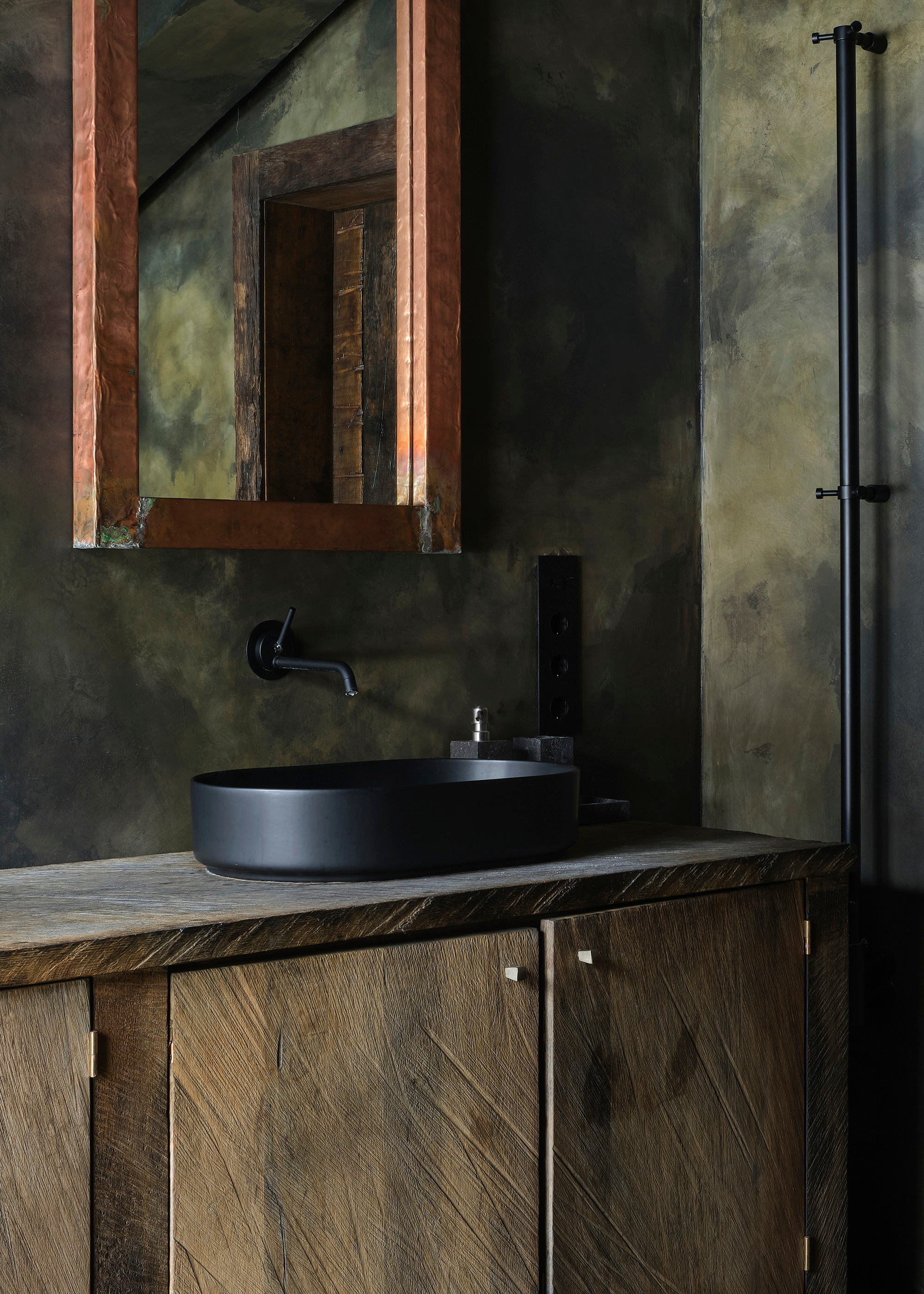 Интерьерный фотограф Наталья Соловьева. Фотосъемка черного дома Оксаны Пак в Подмосковье | interioto