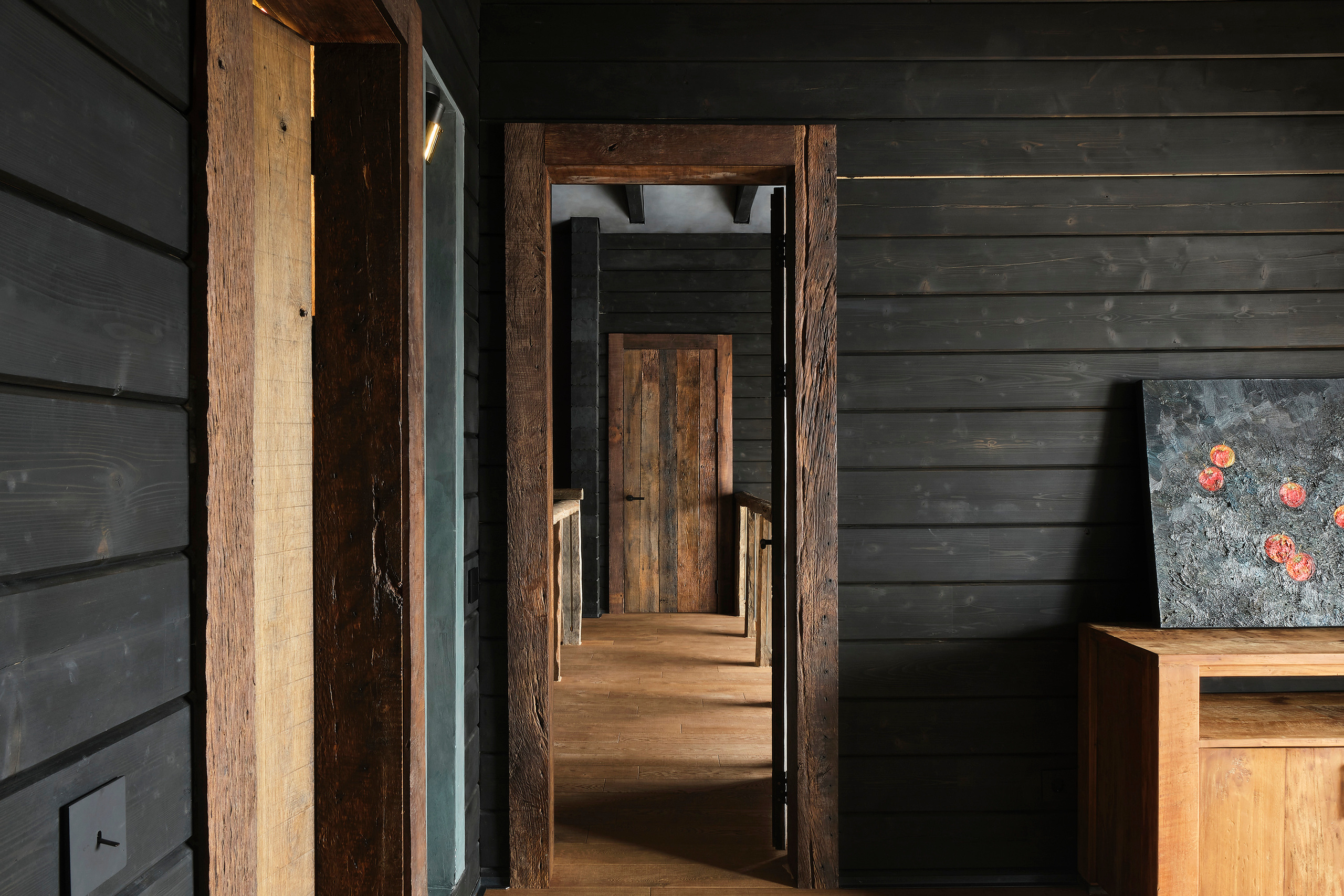 Интерьерный фотограф Наталья Соловьева. Фотосъемка черного дома Оксаны Пак в Подмосковье | interioto