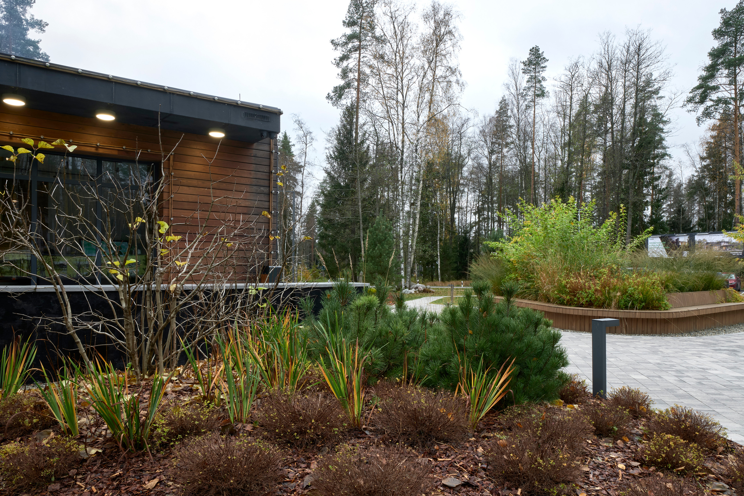 Ландшафтный и интерьерный фотограф Наталья Соловьева. Фотосъемка озеленения въездной зоны в Репино парк для ландшафтной студии lburo | interioto