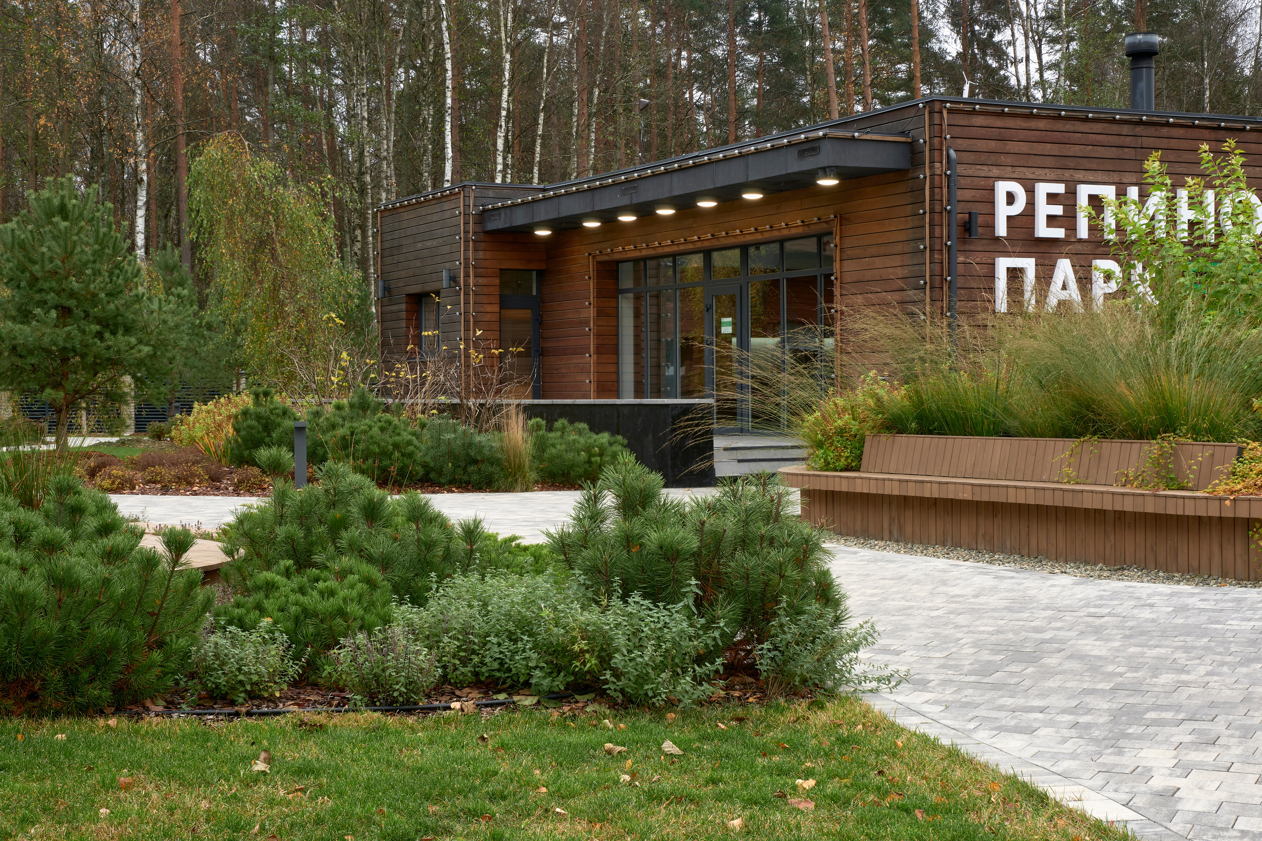 Ландшафтный и интерьерный фотограф Наталья Соловьева. Фотосъемка озеленения въездной зоны в Репино парк для ландшафтной студии lburo | interioto