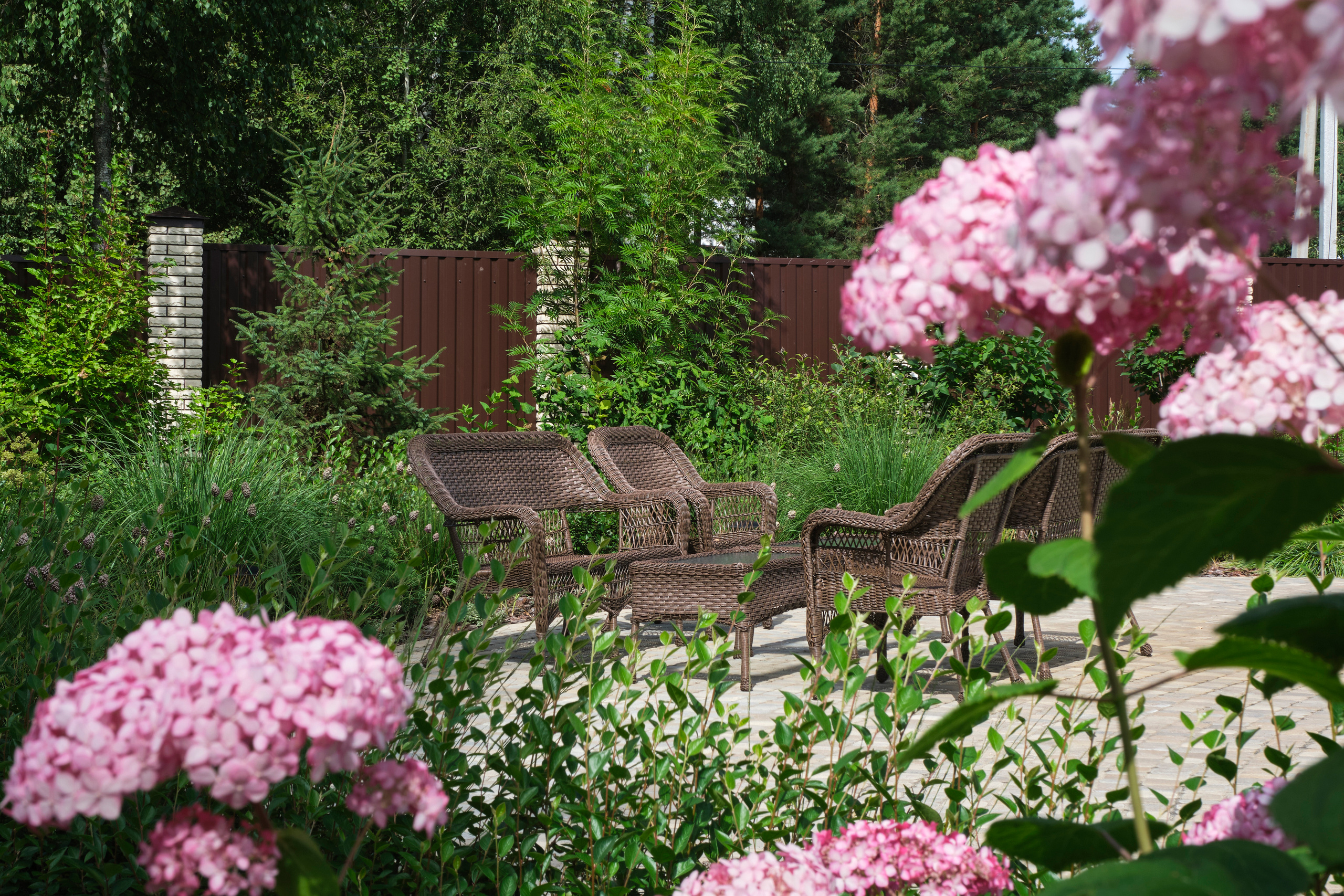 Ландшафтный и интерьерный фотограф Наталья Соловьева. Фотосъемка озеленения частного сада в Подмосковье | interioto