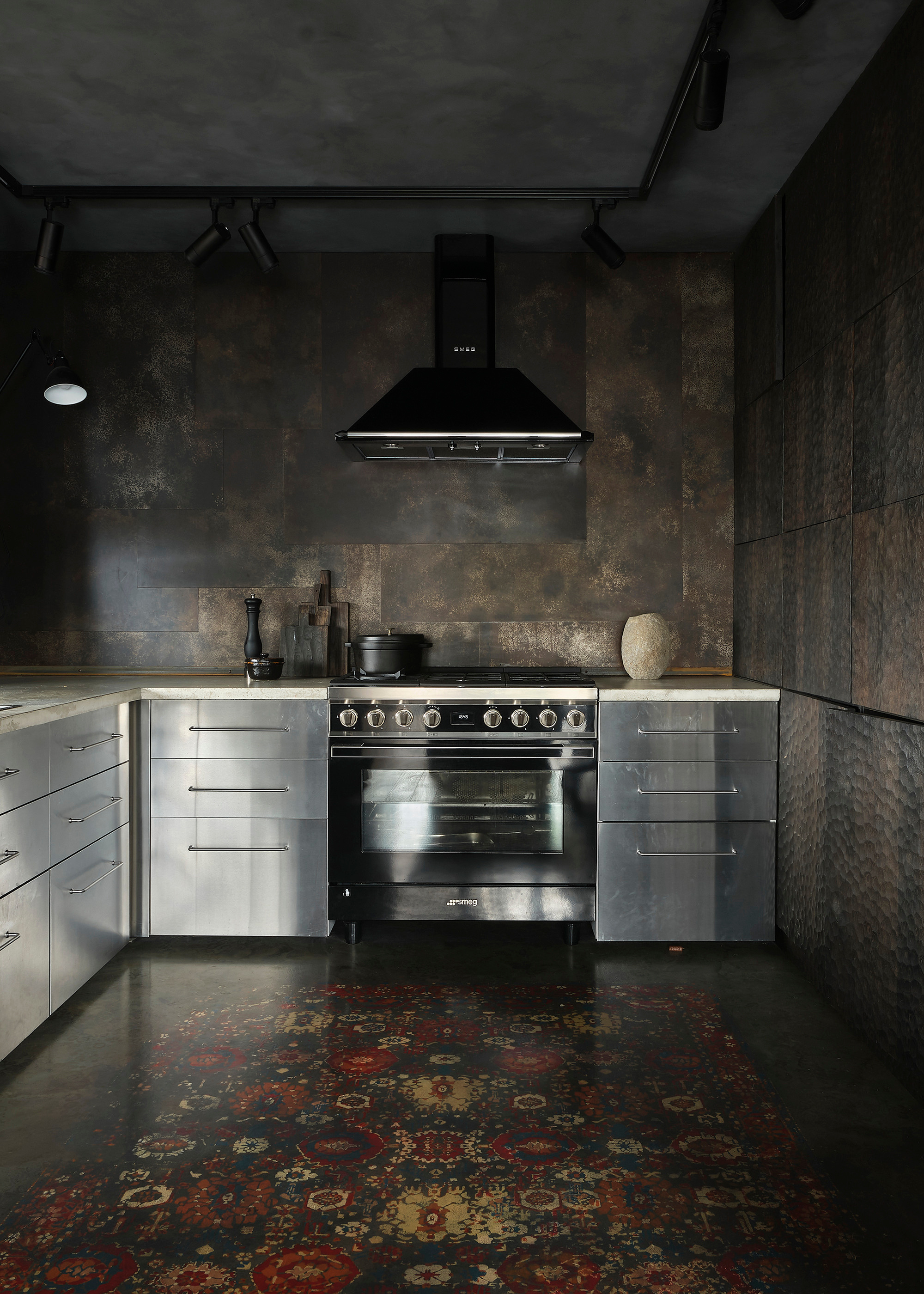 Интерьерный фотограф Наталья Соловьева. Фотосъемка черного дома Оксаны Пак в Подмосковье | interioto