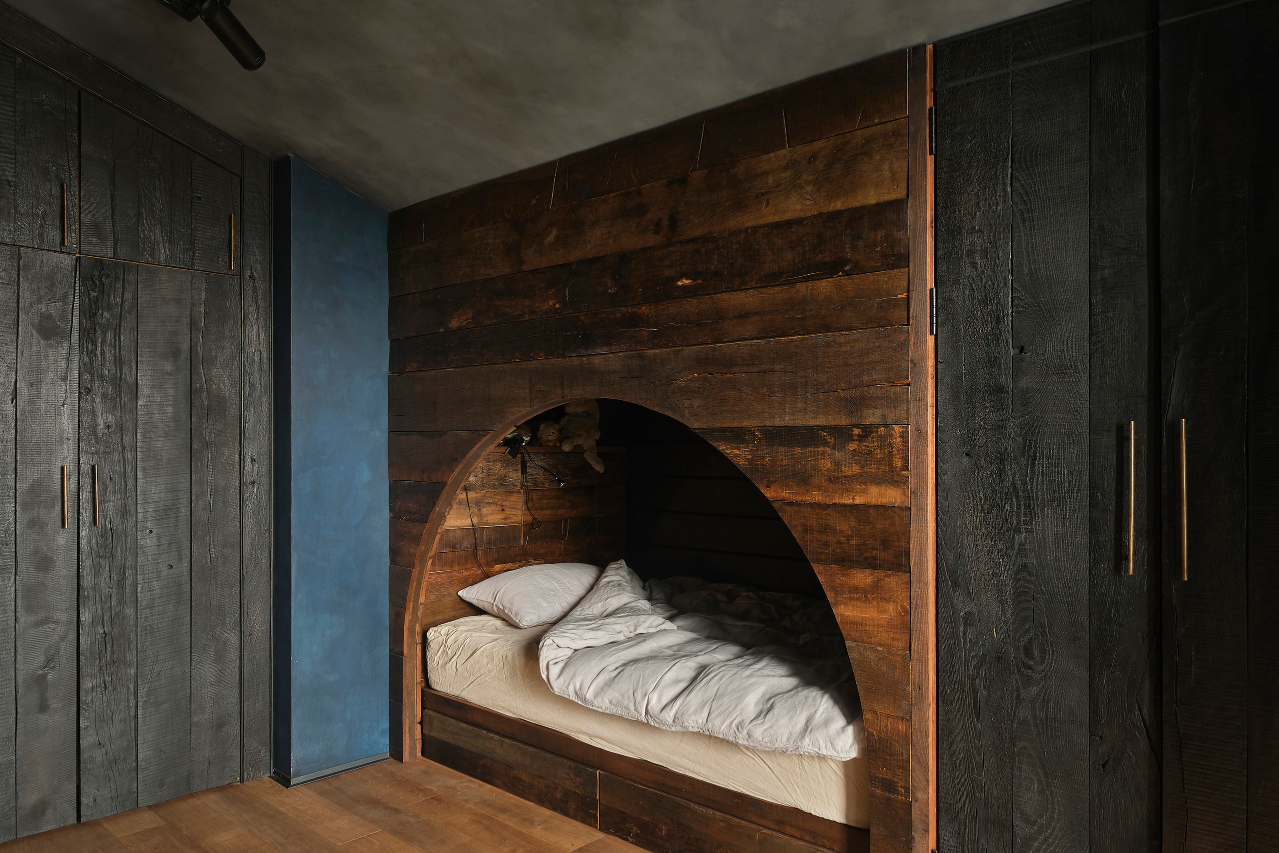 Интерьерный фотограф Наталья Соловьева. Фотосъемка черного дома Оксаны Пак в Подмосковье | interioto