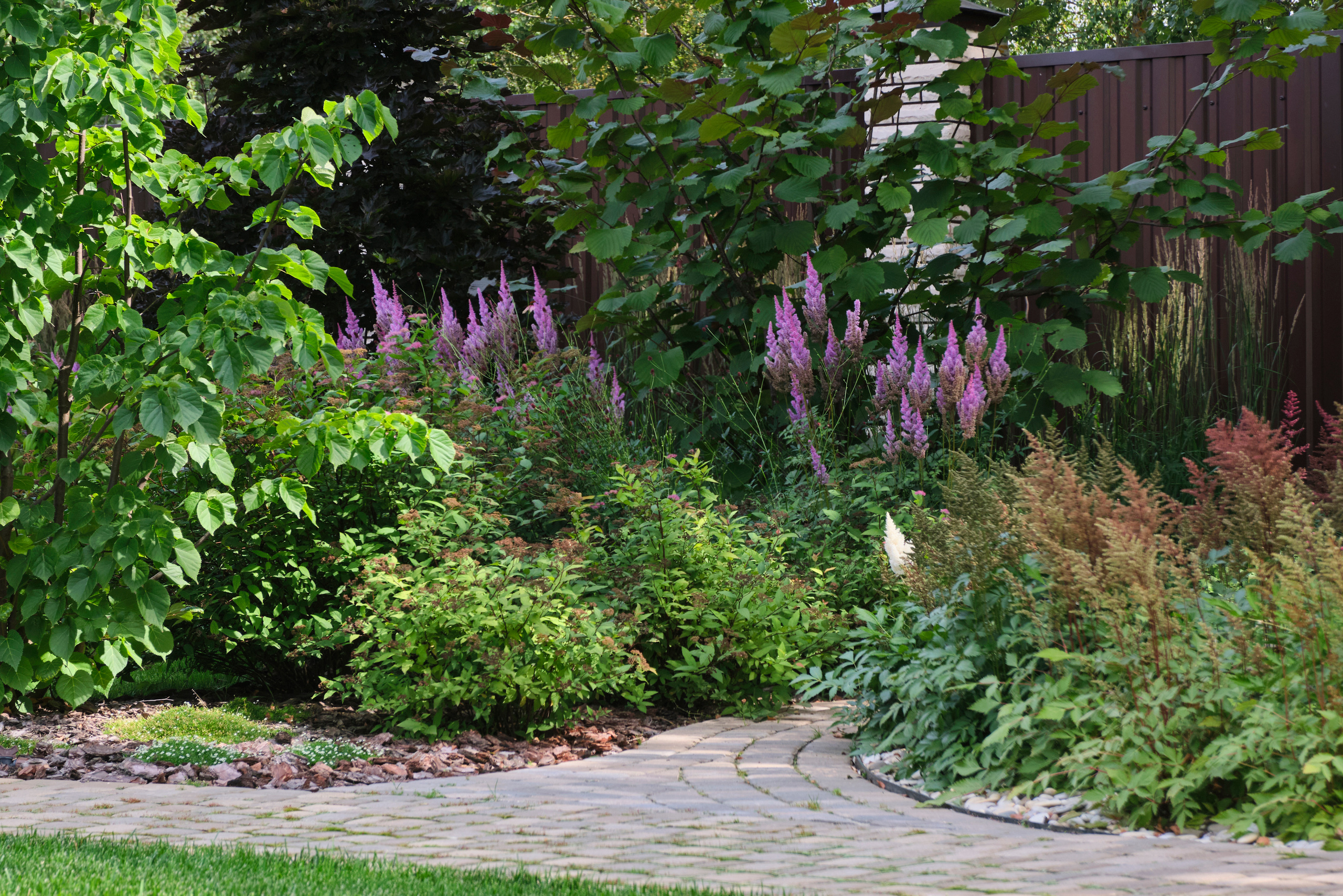 Ландшафтный и интерьерный фотограф Наталья Соловьева. Фотосъемка озеленения частного сада в Подмосковье | interioto
