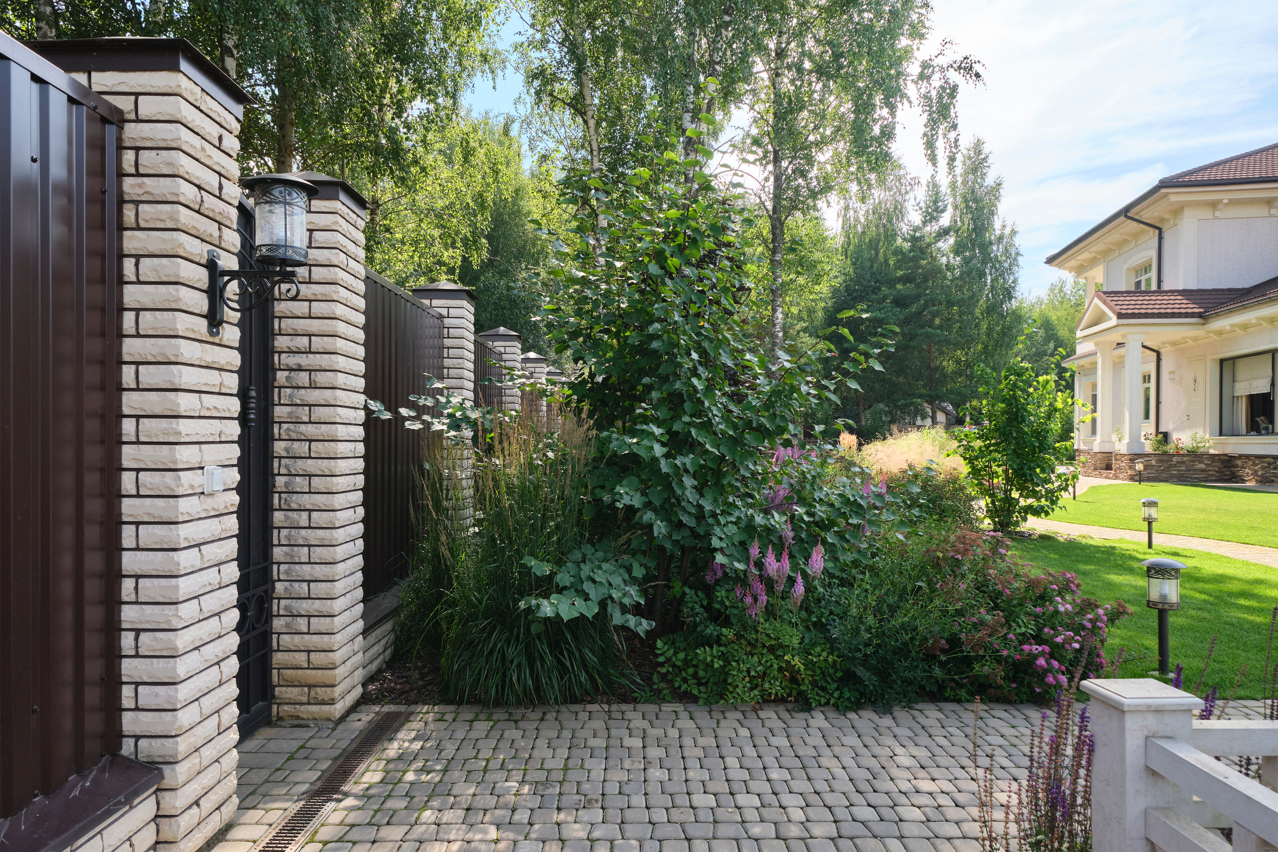 Ландшафтный и интерьерный фотограф Наталья Соловьева. Фотосъемка озеленения частного сада в Подмосковье | interioto