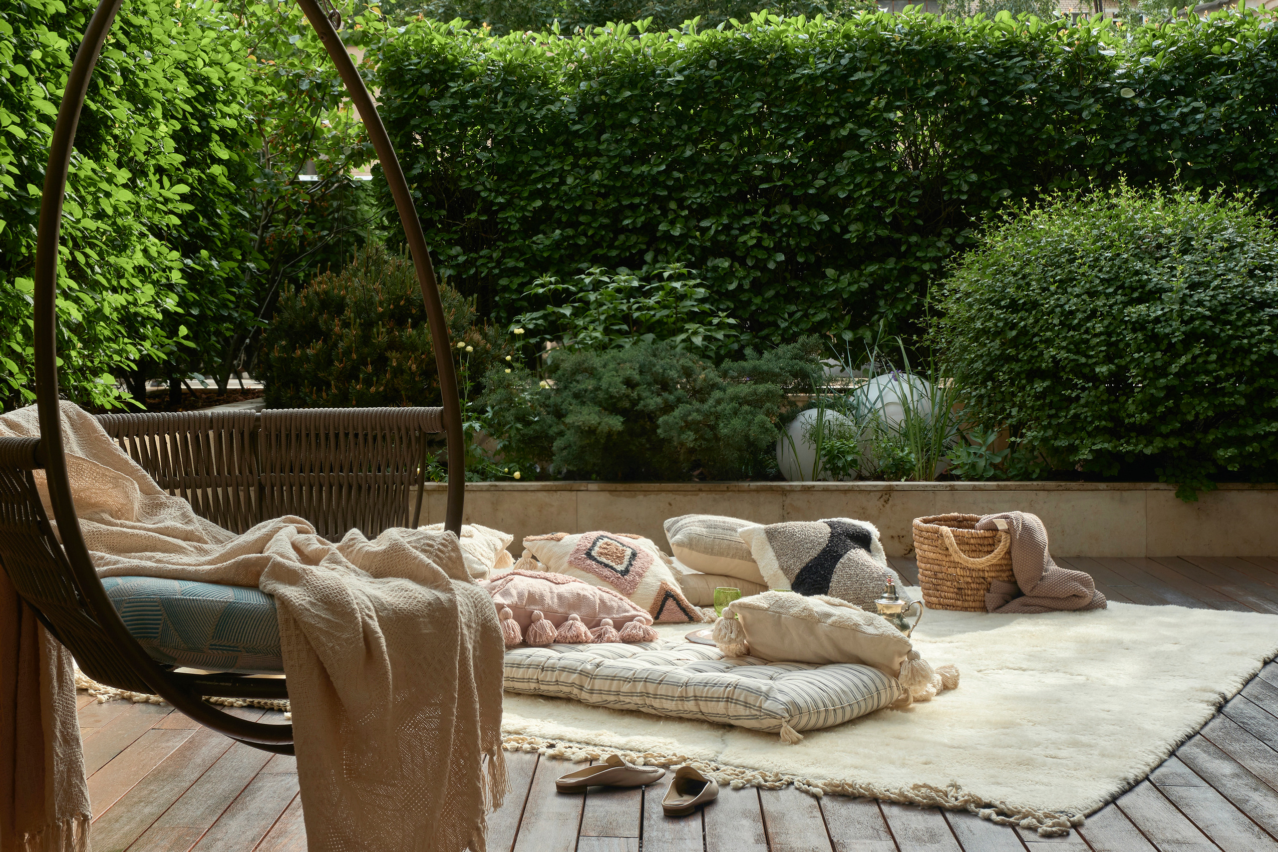 Ландшафтный и интерьерный фотограф Наталья Соловьева. Фотосъемка частного сада в центре Москвы | interioto