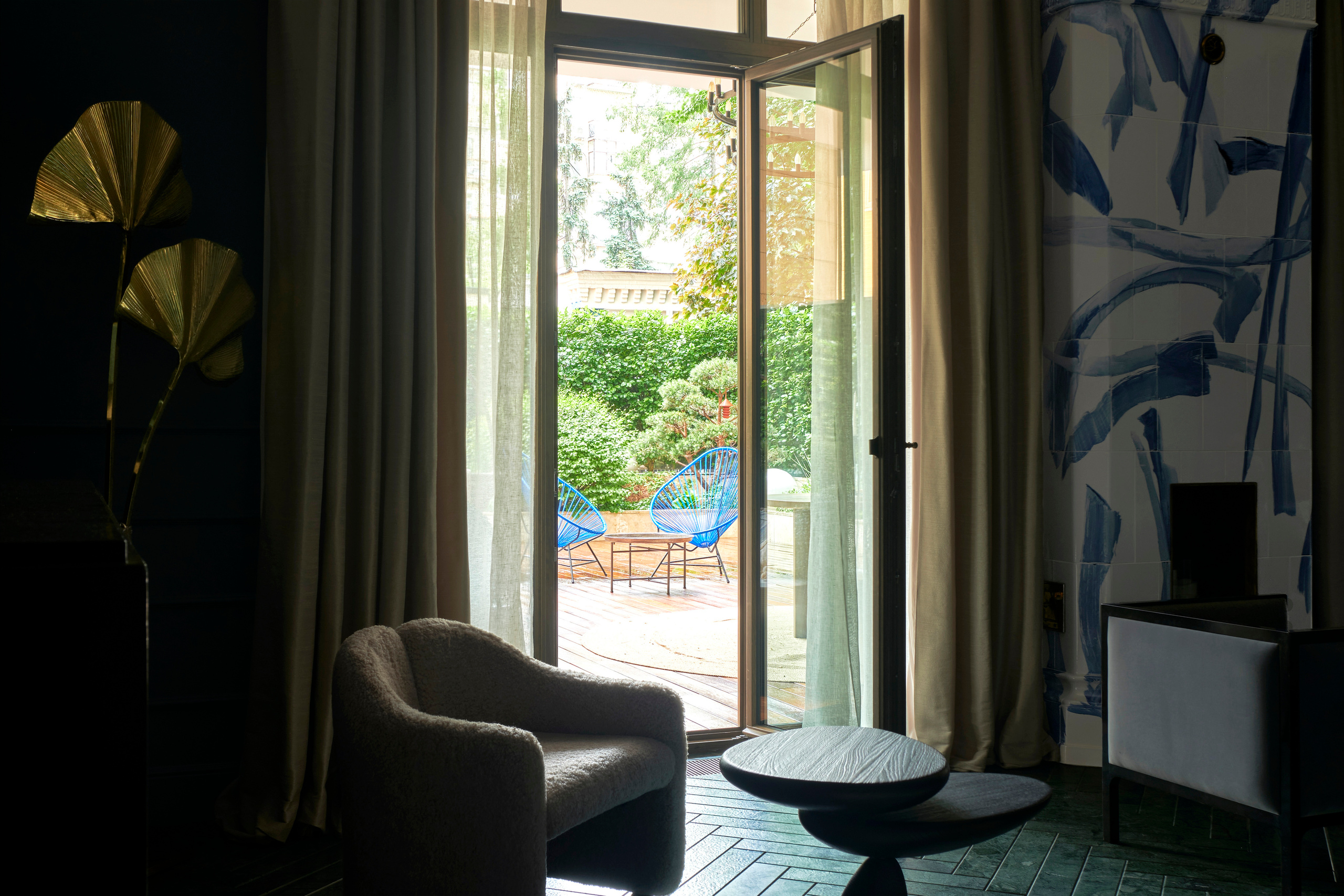 Ландшафтный и интерьерный фотограф Наталья Соловьева. Фотосъемка частного сада в центре Москвы | interioto